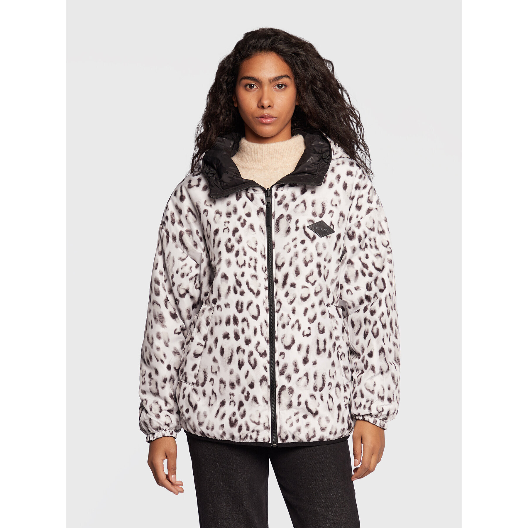 Replay Преходно яке W7738.000.10306 Черен Oversize - Pepit.bg