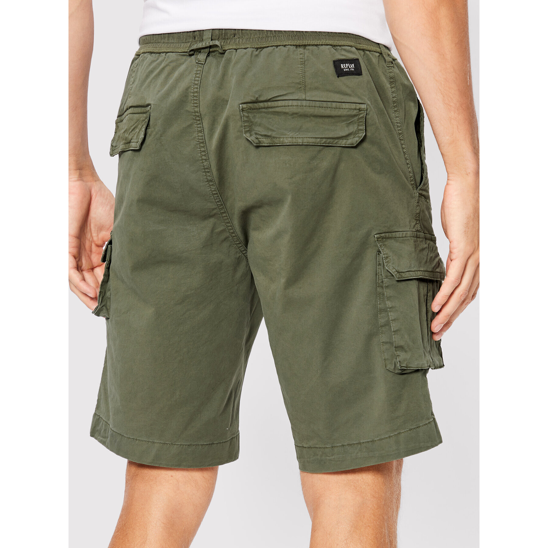 Replay Шорти от плат M9835.000.84073G Зелен Regular Fit - Pepit.bg