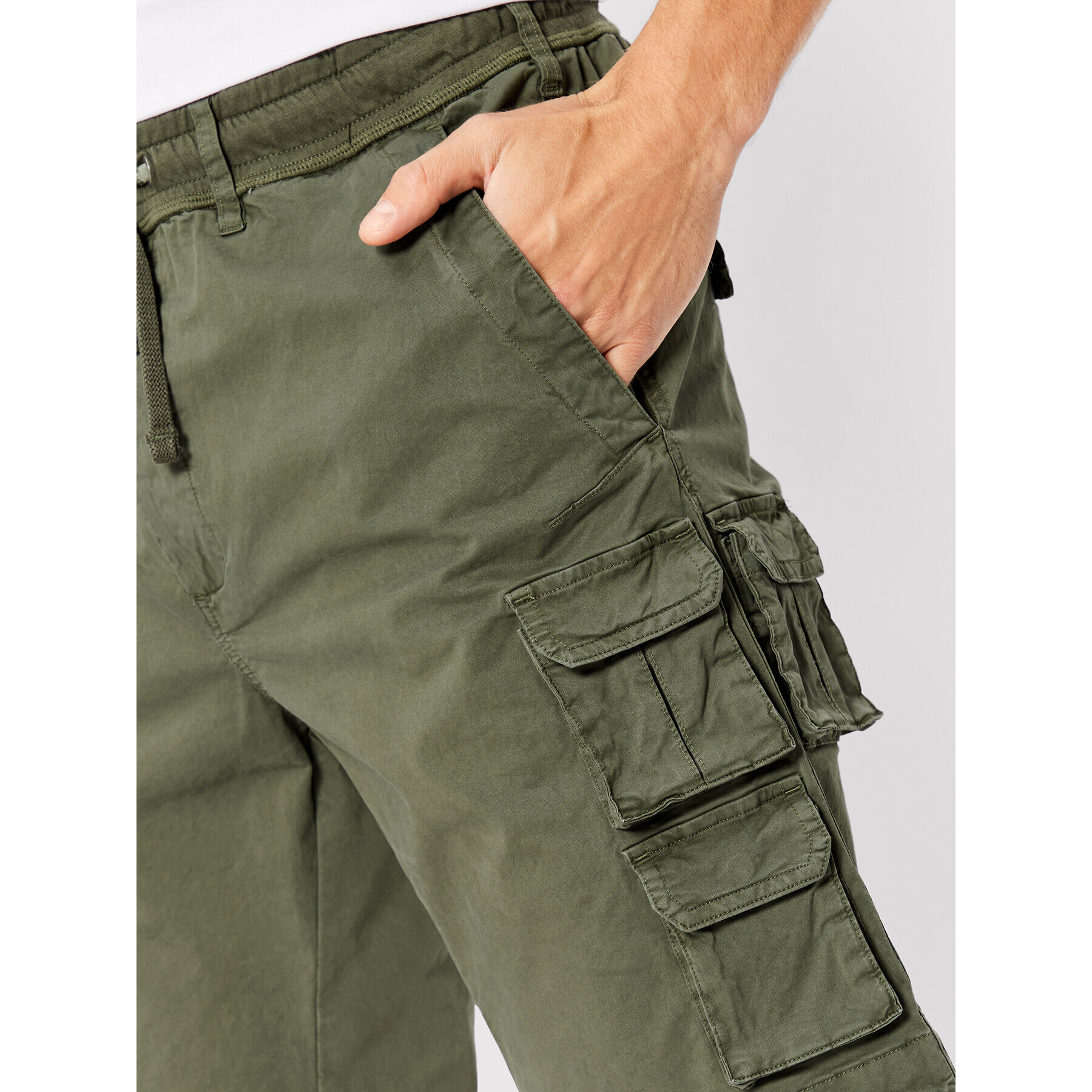 Replay Шорти от плат M9835.000.84073G Зелен Regular Fit - Pepit.bg