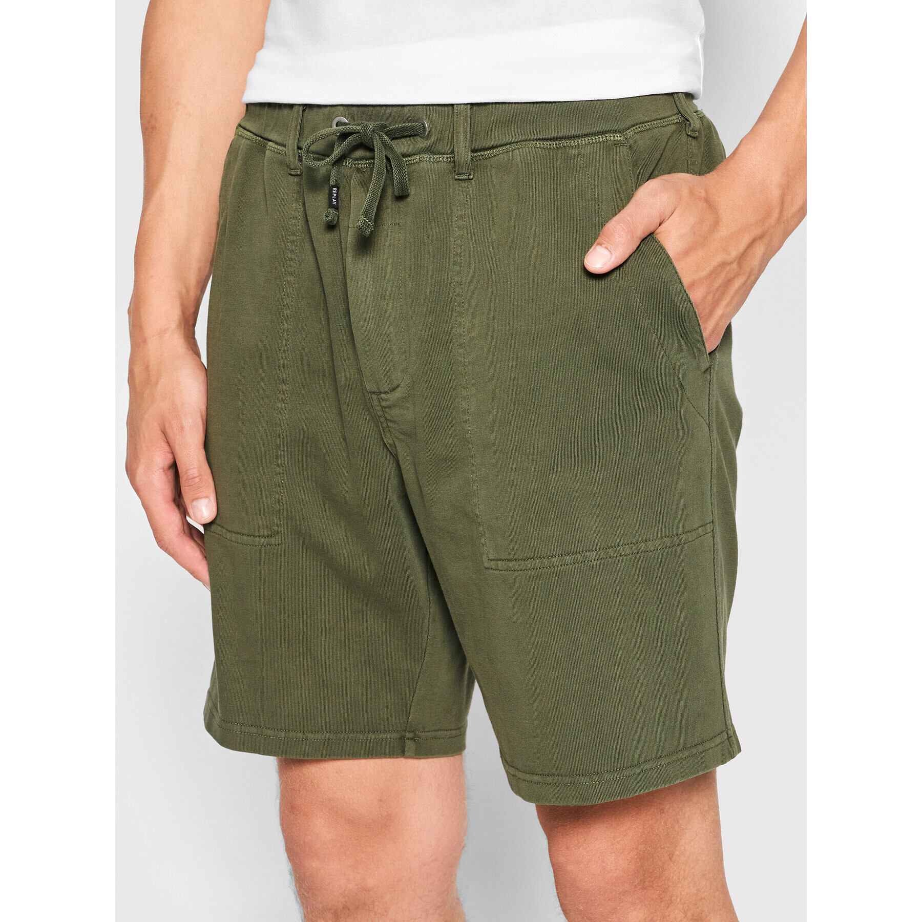 Replay Шорти от плат M9844.000.23102G Зелен Regular Fit - Pepit.bg