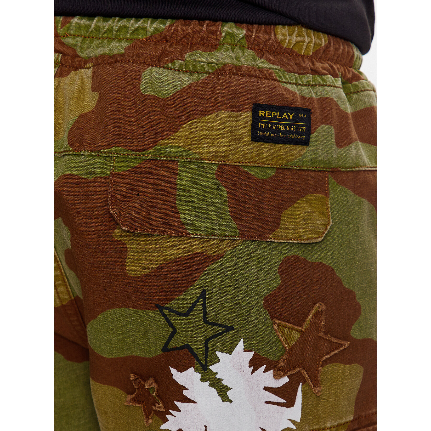 Replay Шорти от плат M9900.000.73860 Кафяв Regular Fit - Pepit.bg