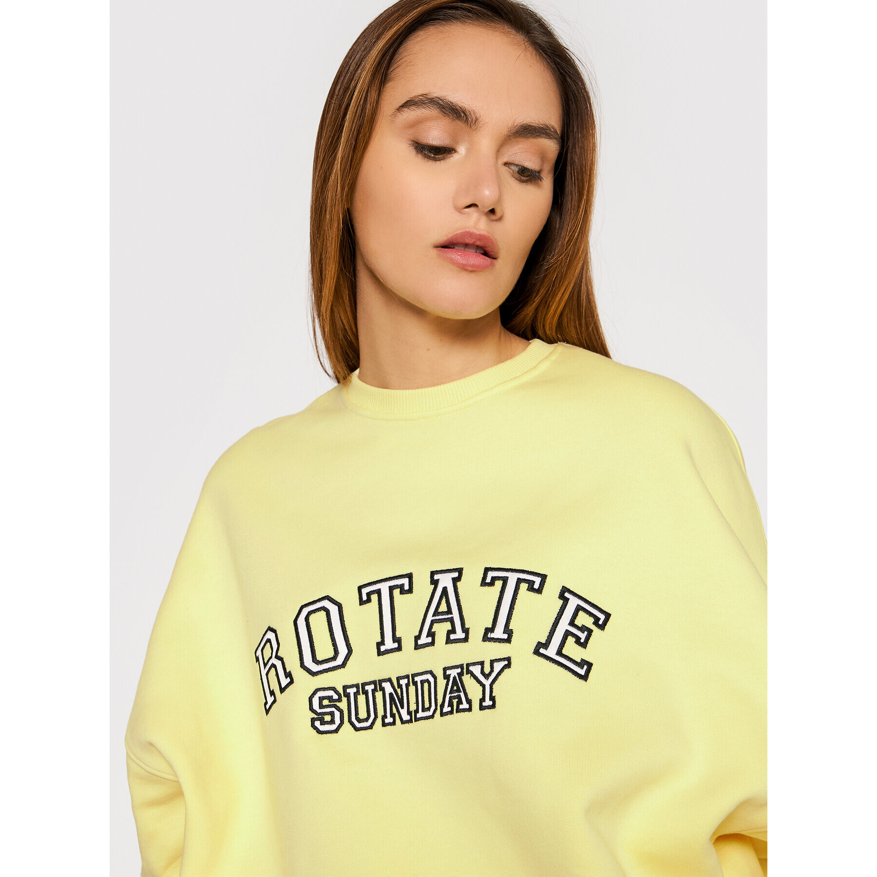 ROTATE Суитшърт Iris Crewneck RT751 Жълт Oversize - Pepit.bg