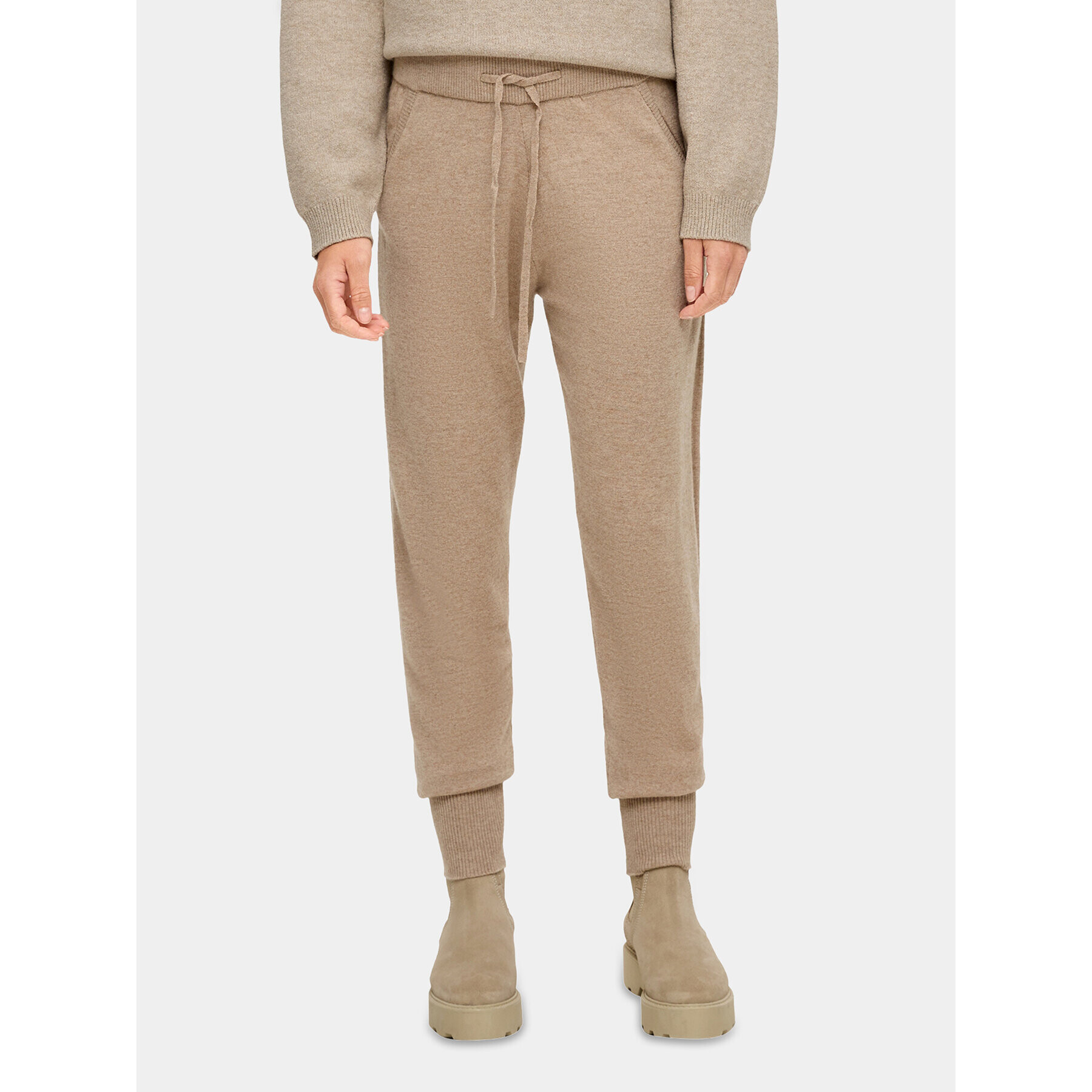 s.Oliver Долнище анцуг 2135284 Бежов Regular Fit - Pepit.bg