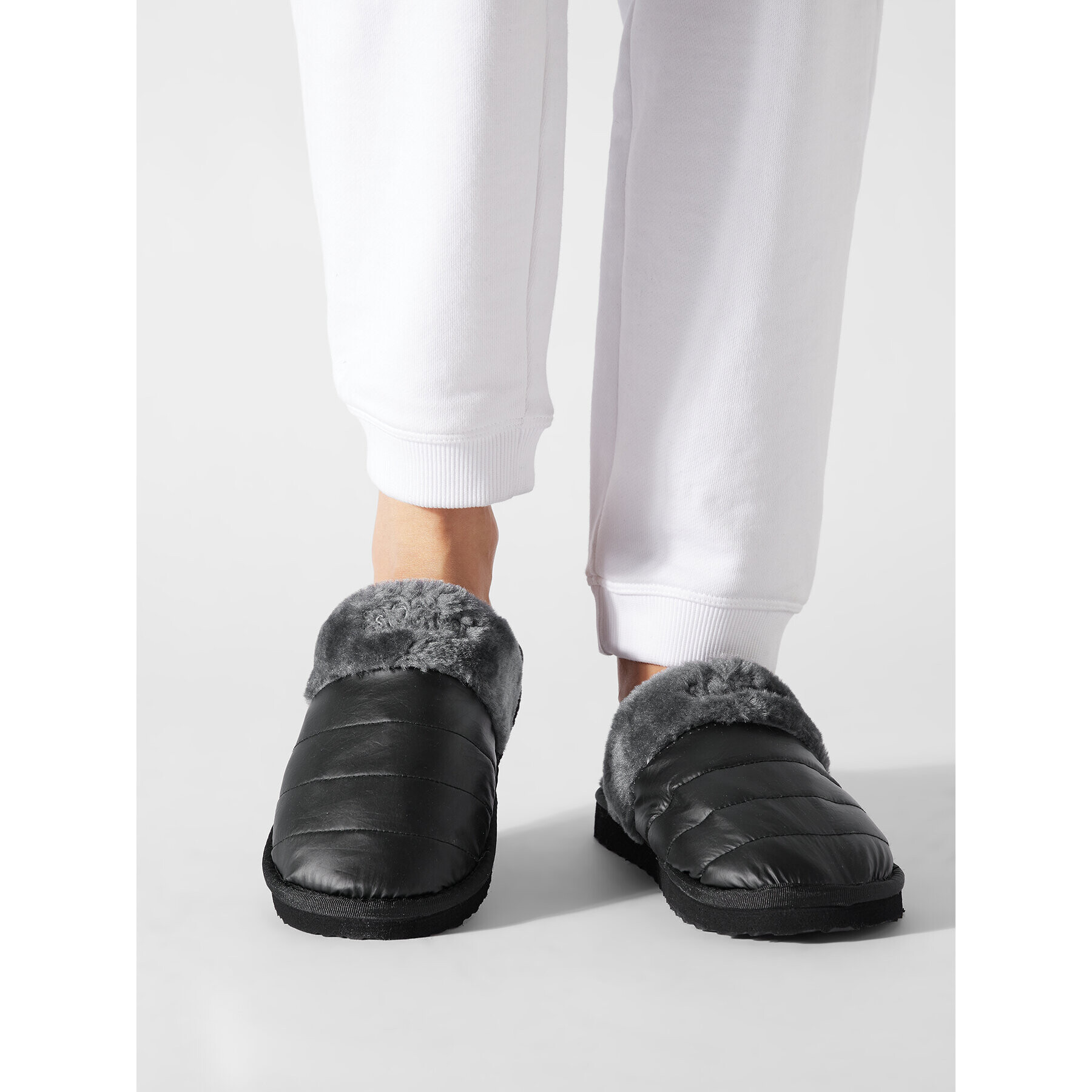 s.Oliver Пантофи 5-27102-39 Черен - Pepit.bg