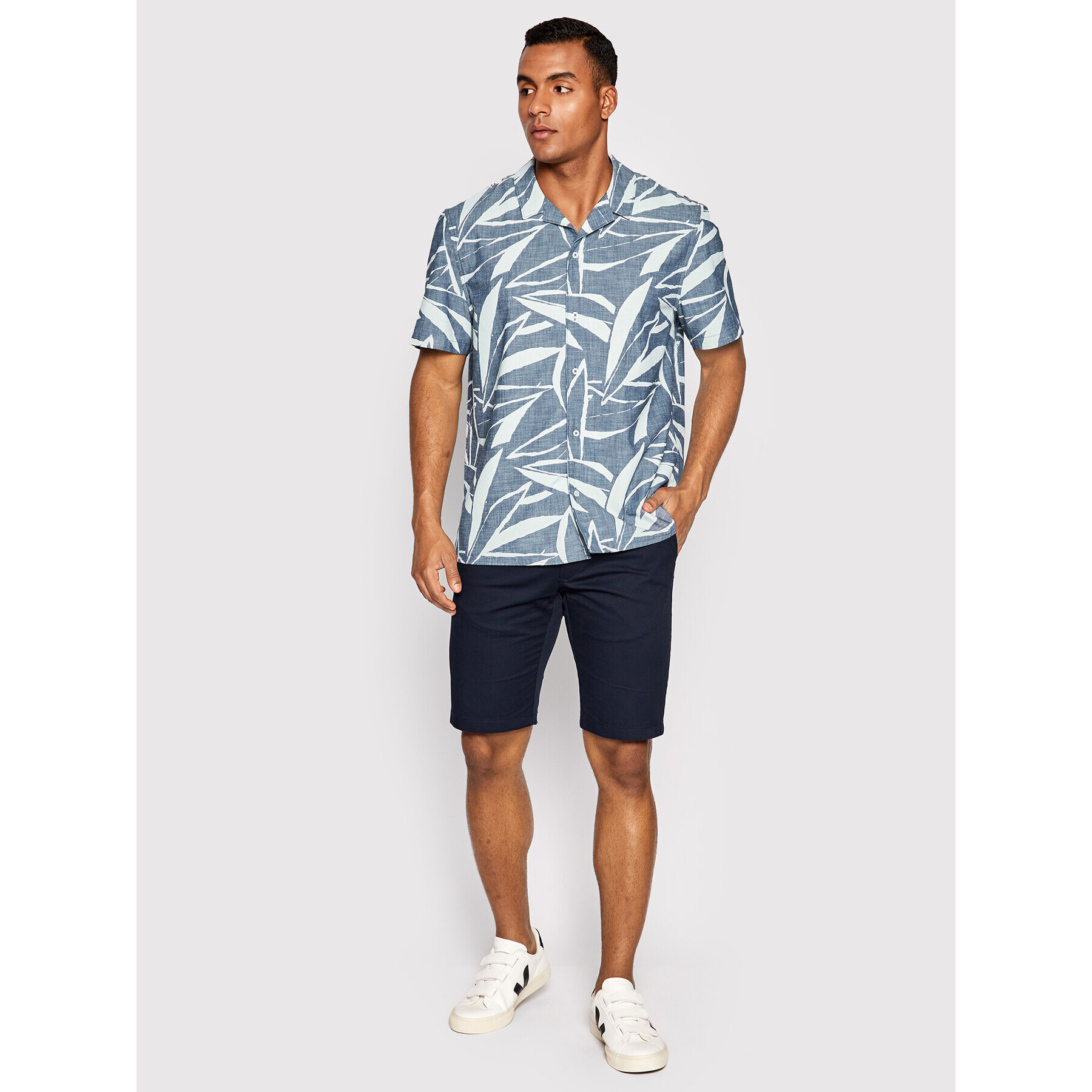 s.Oliver Шорти от плат 2113872 Тъмносин Regular Fit - Pepit.bg