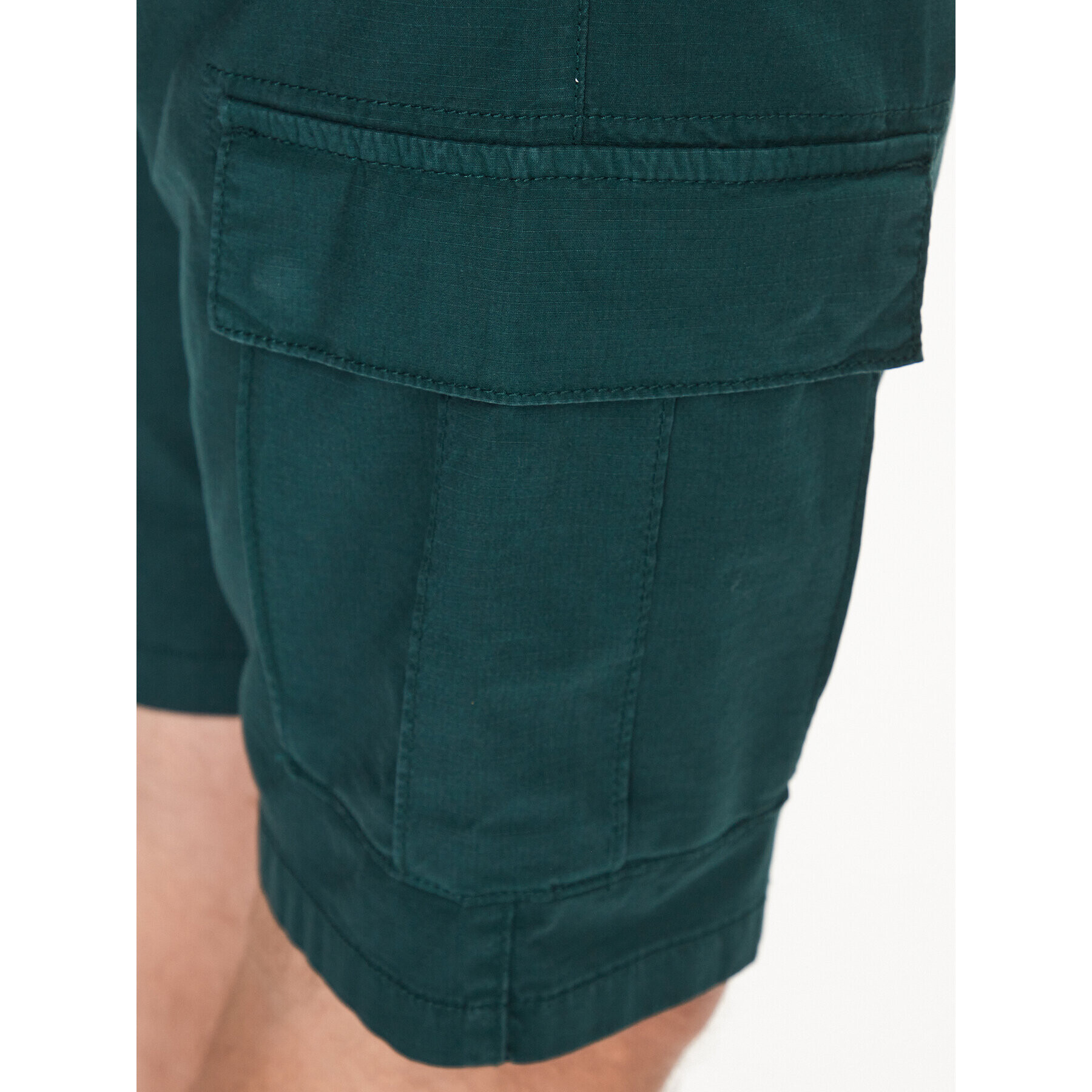 s.Oliver Шорти от плат 2128986 Зелен Relaxed Fit - Pepit.bg