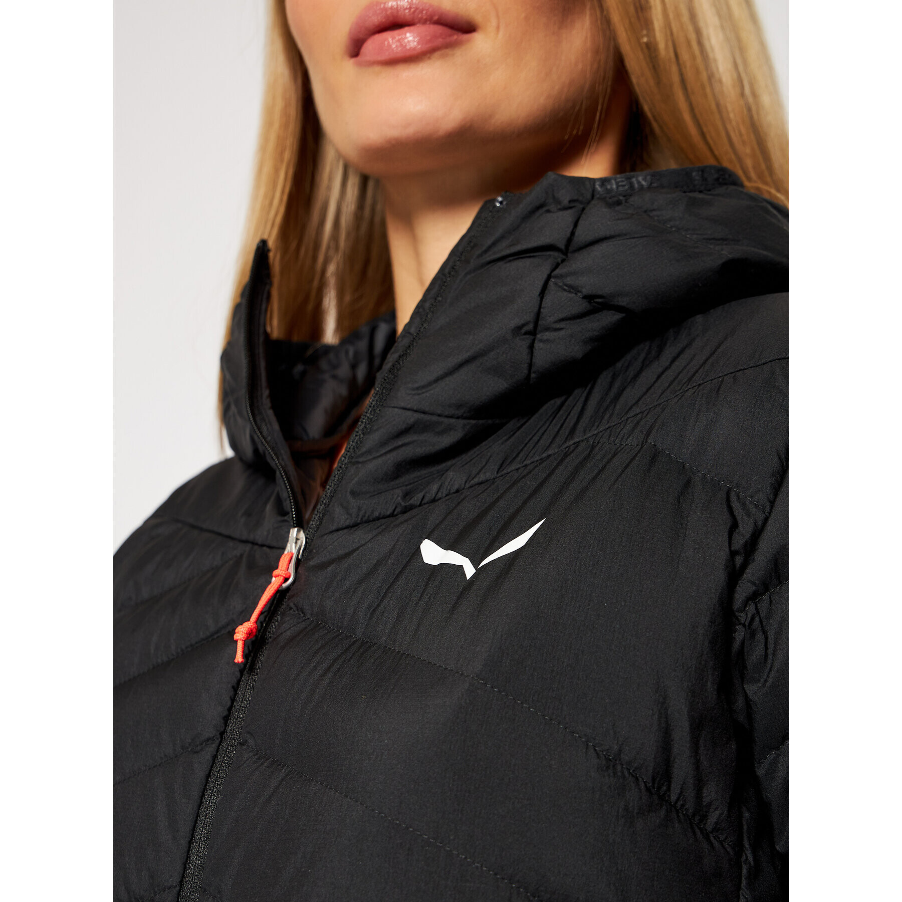 Salewa Пухено яке W Brenda 27884 Черен Regular Fit - Pepit.bg