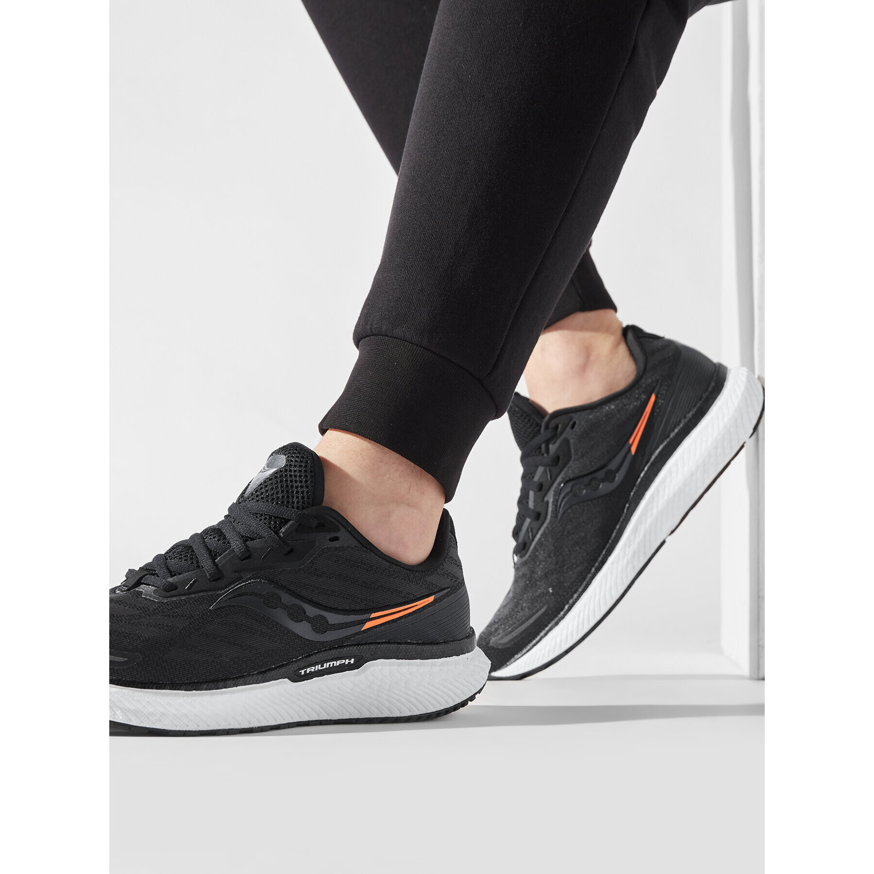 Saucony Обувки Triumph 19 S20678-10 Черен - Pepit.bg