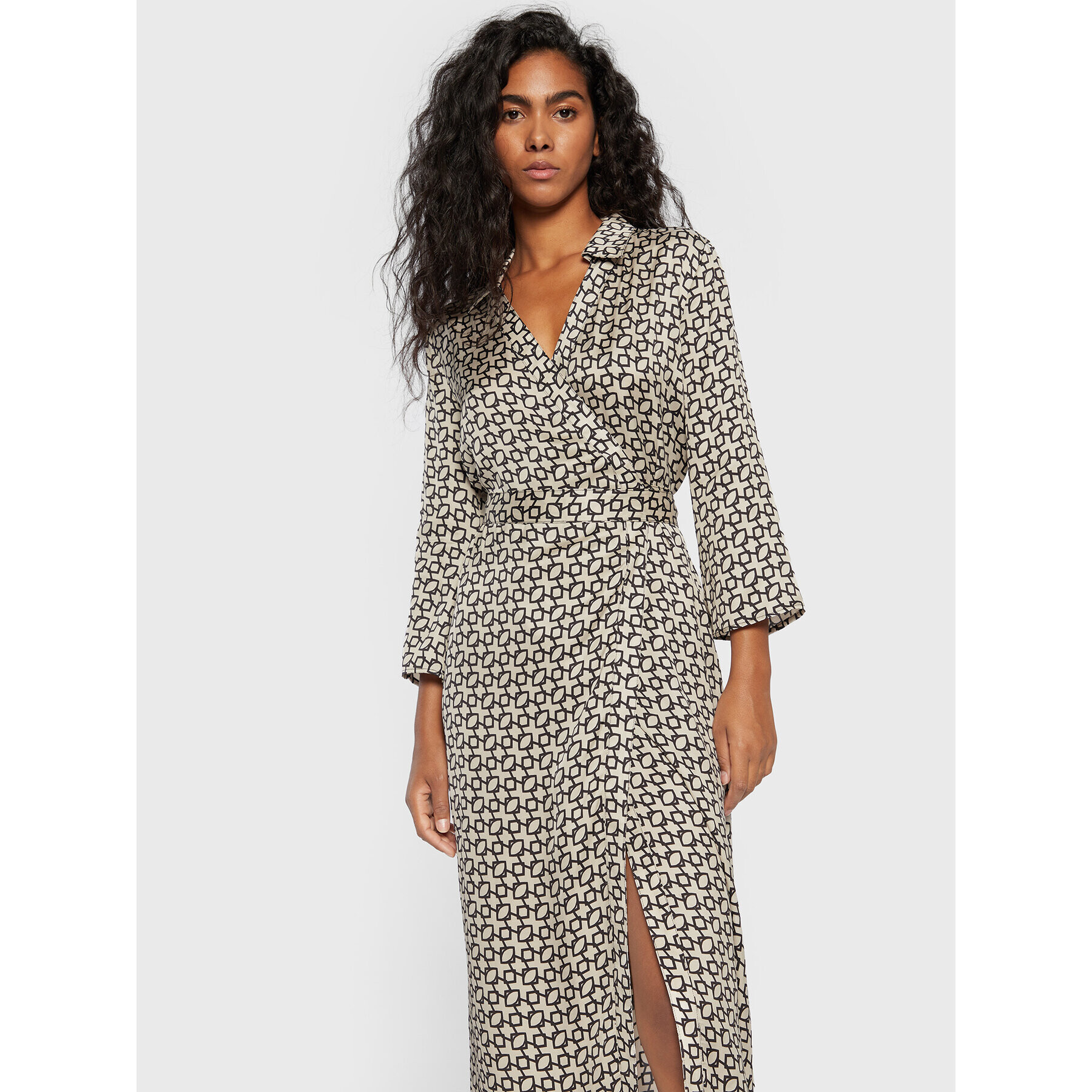 Sisley Коктейлна рокля 4RNPLV01Y Бежов Regular Fit - Pepit.bg