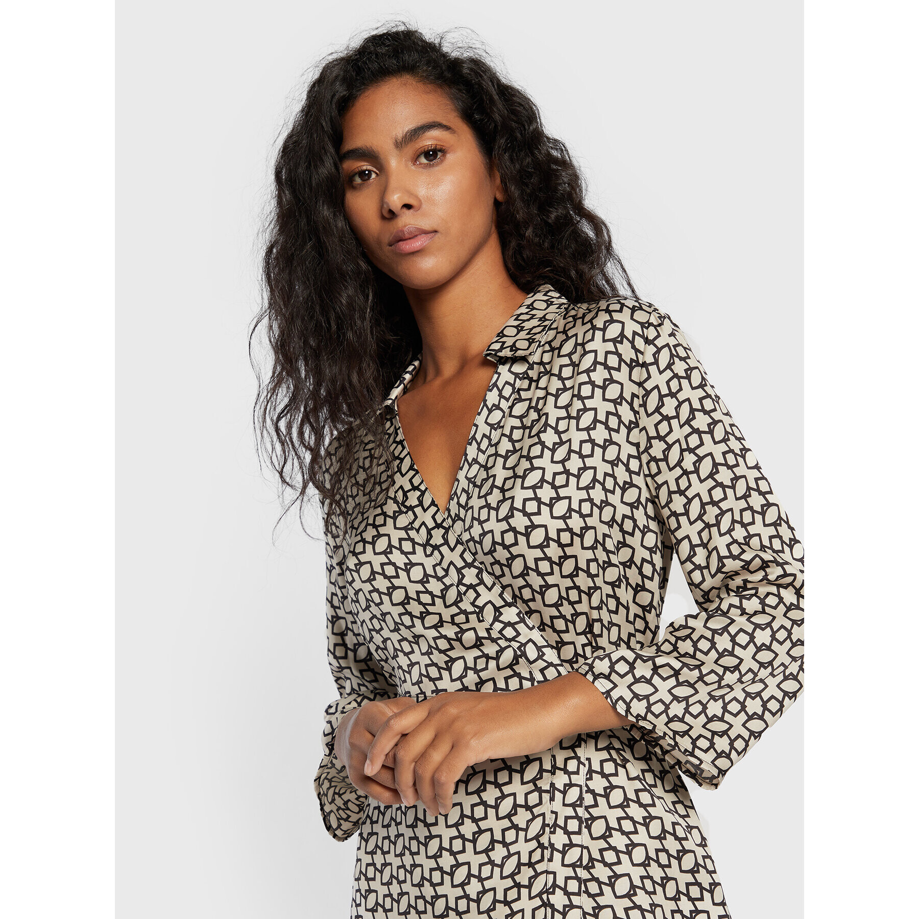 Sisley Коктейлна рокля 4RNPLV01Y Бежов Regular Fit - Pepit.bg
