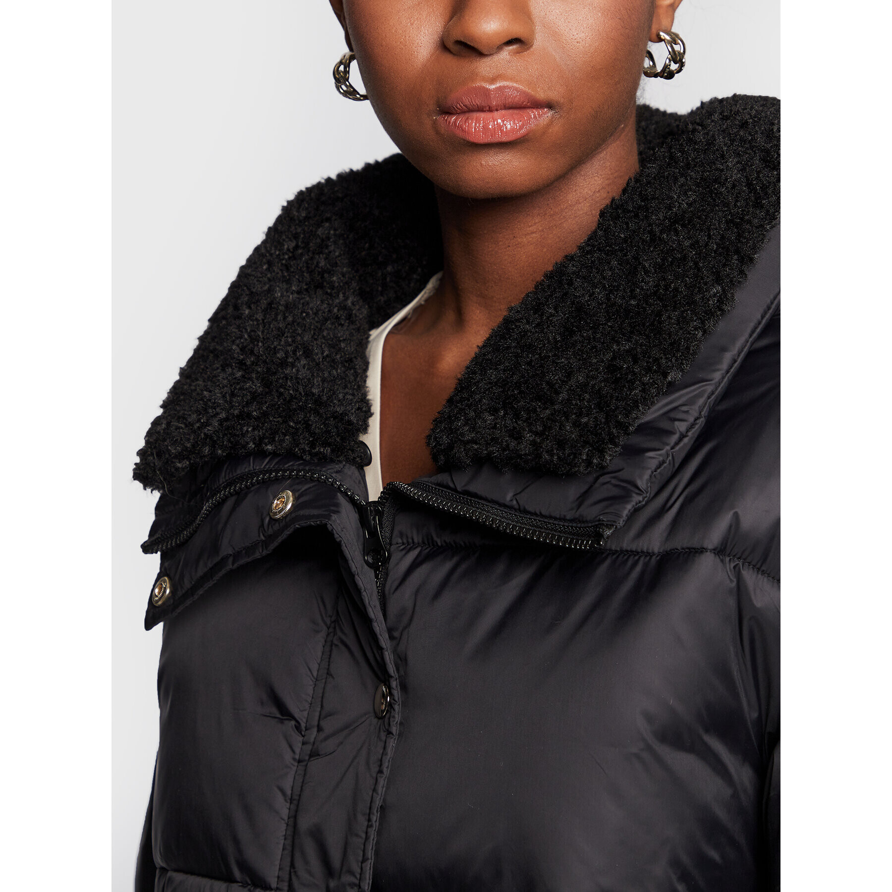 Sisley Пухено яке 2BA2LN01J Черен Oversize - Pepit.bg