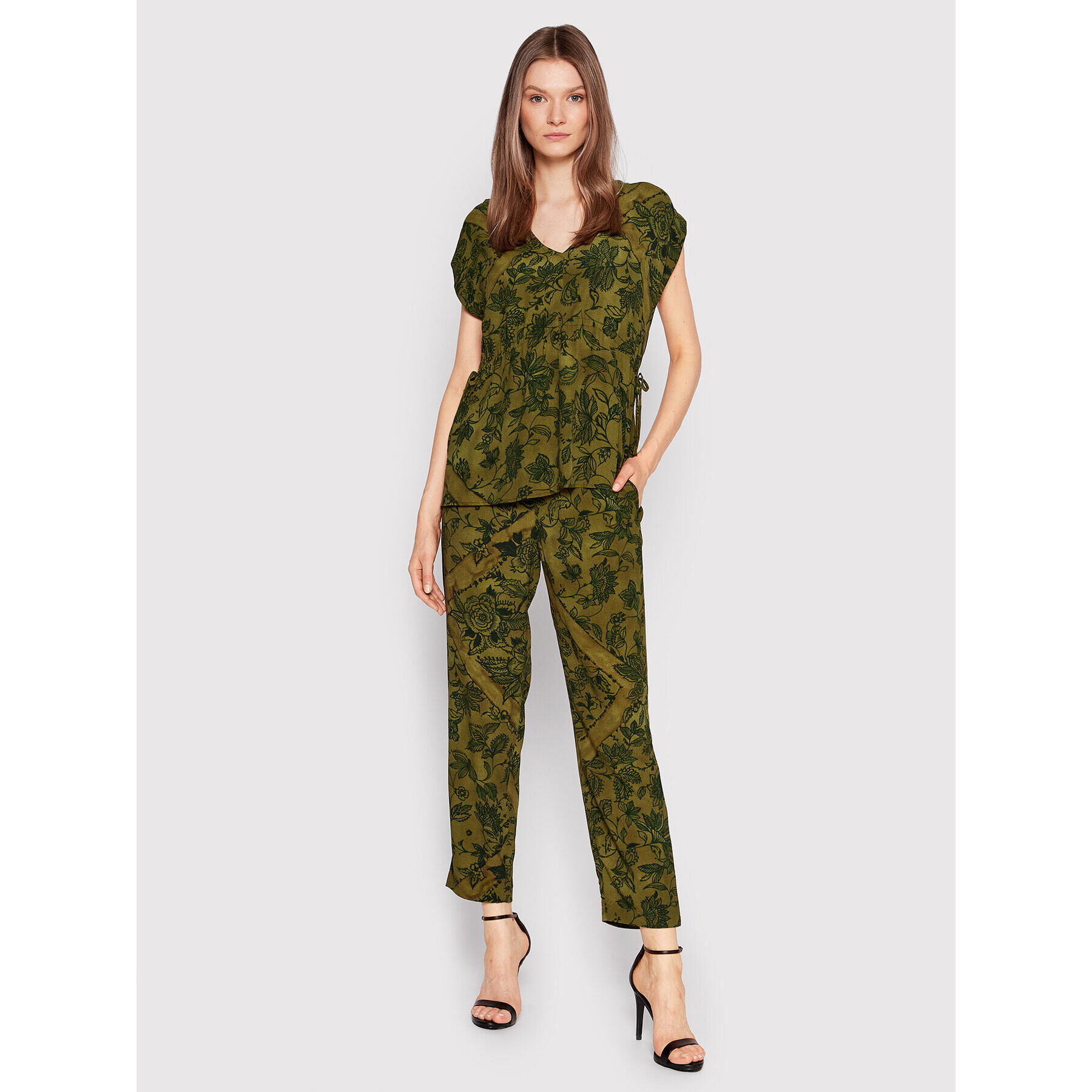 Sisley Текстилни панталони 4PYXLF016 Зелен Regular Fit - Pepit.bg