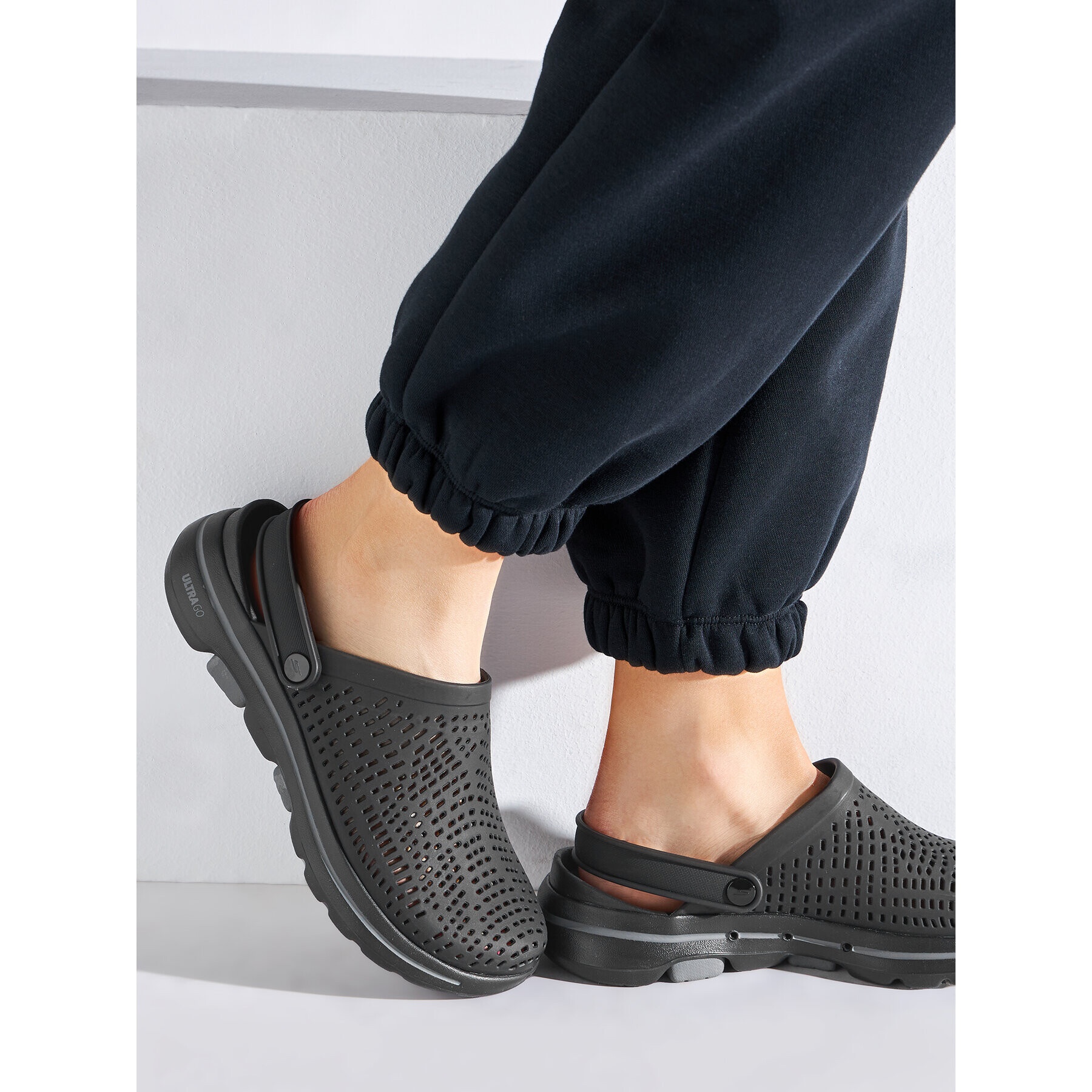 Skechers Чехли Astonished 111103/BBK Черен - Pepit.bg