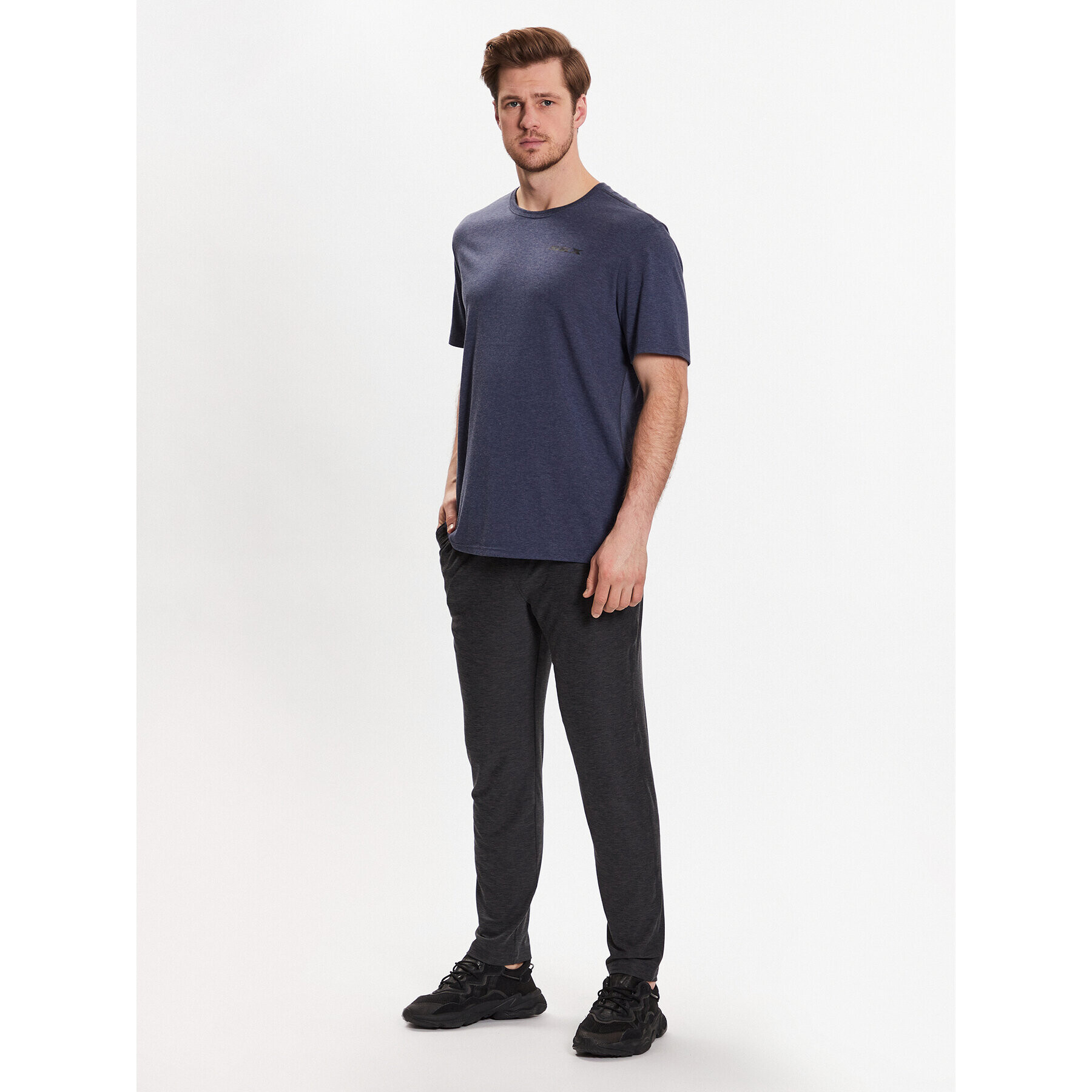 Skechers Долнище анцуг Ultra Go Lite MPT108 Черен Regular Fit - Pepit.bg