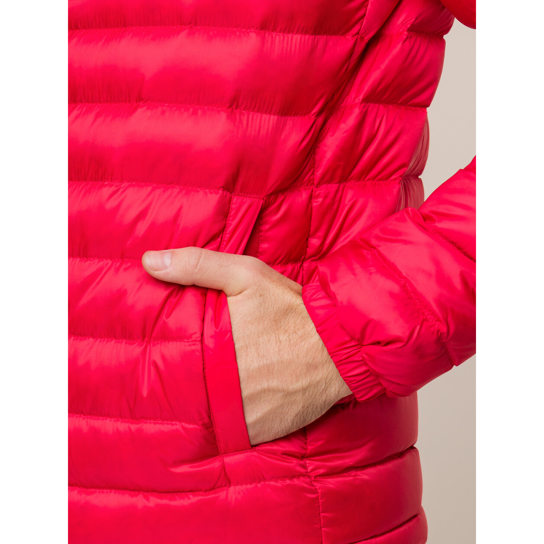 Strellson Пухено яке 4Seasons 30017342 Червен Regular Fit - Pepit.bg