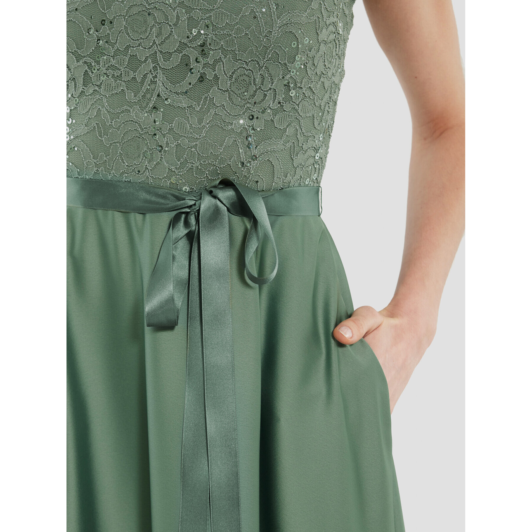 Swing Коктейлна рокля 5AF04500 Зелен Regular Fit - Pepit.bg