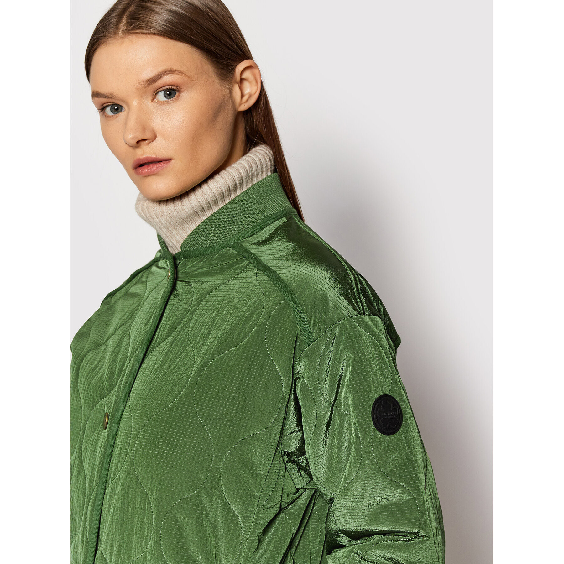 Ted Baker Пухено яке Avverii 256749 Зелен Regular Fit - Pepit.bg