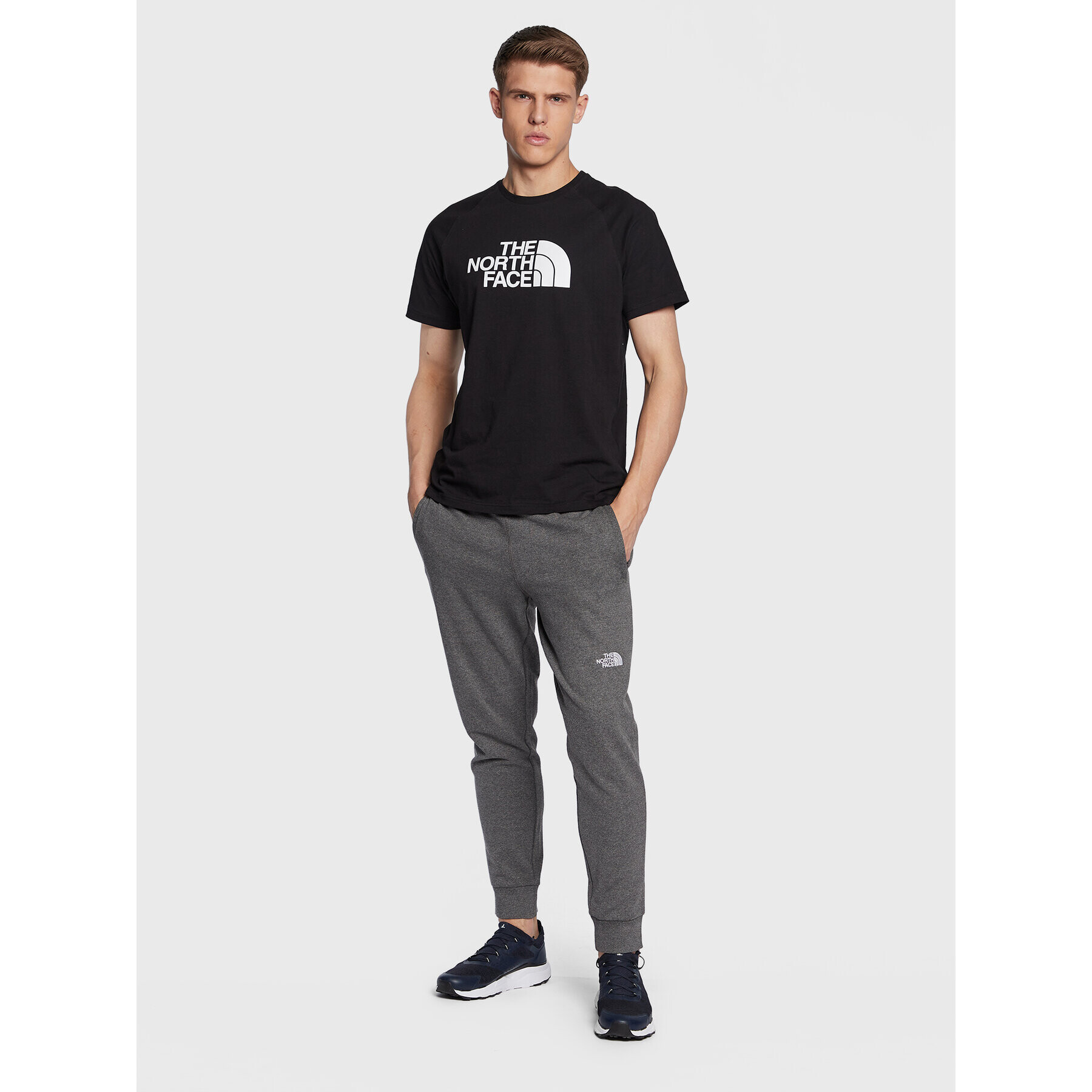 The North Face Долнище анцуг Nse Light NF0A4T1F Сив Regular Fit - Pepit.bg