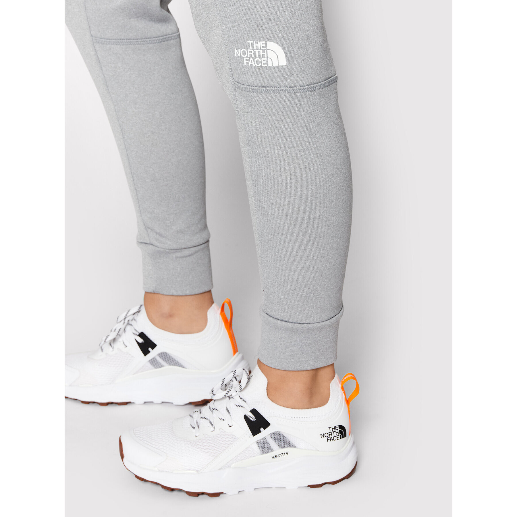 The North Face Долнище анцуг W Explr NF0A5GB9 Сив Regular Fit - Pepit.bg