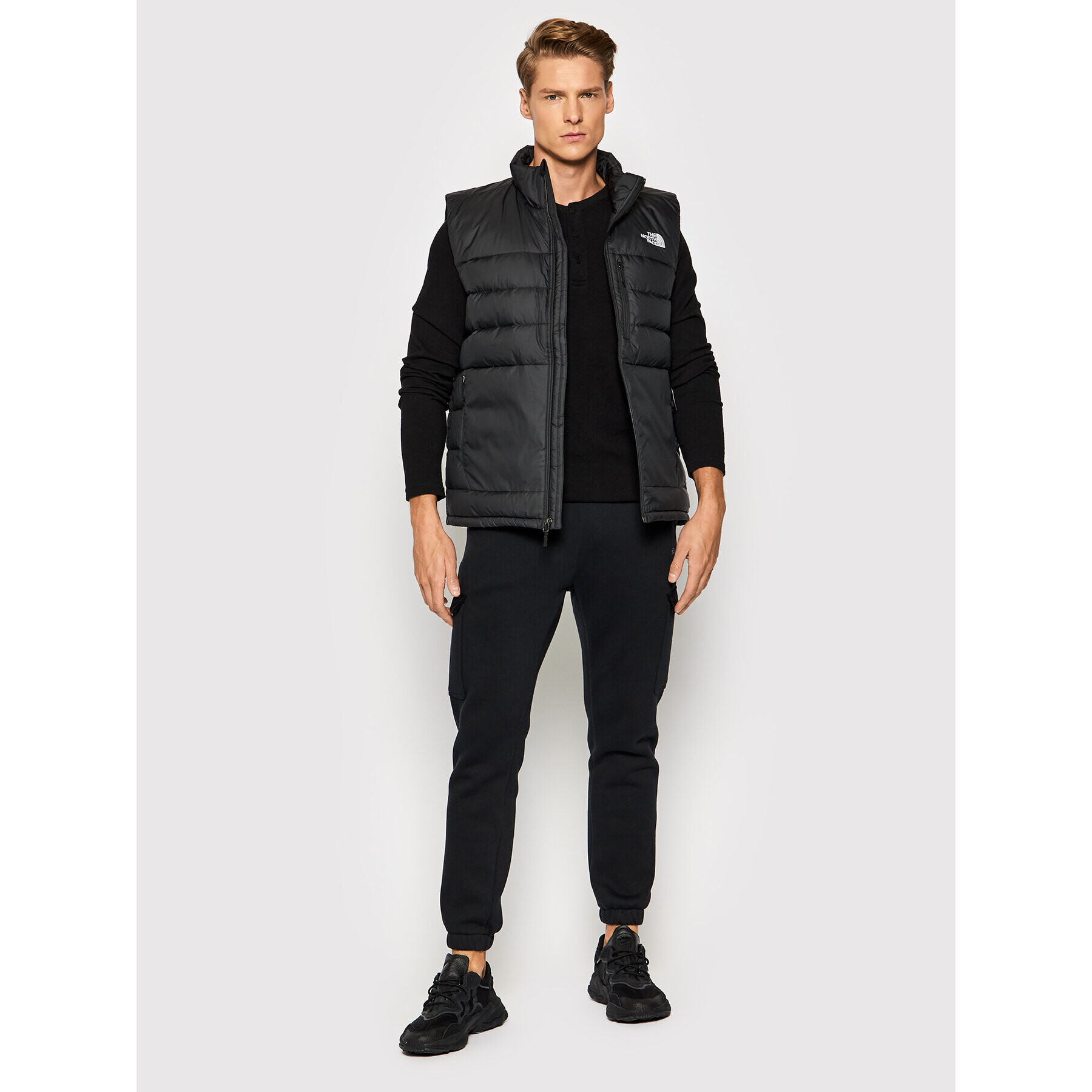 The North Face Елек Aconcagua NF0A4R2F Черен Regular Fit - Pepit.bg