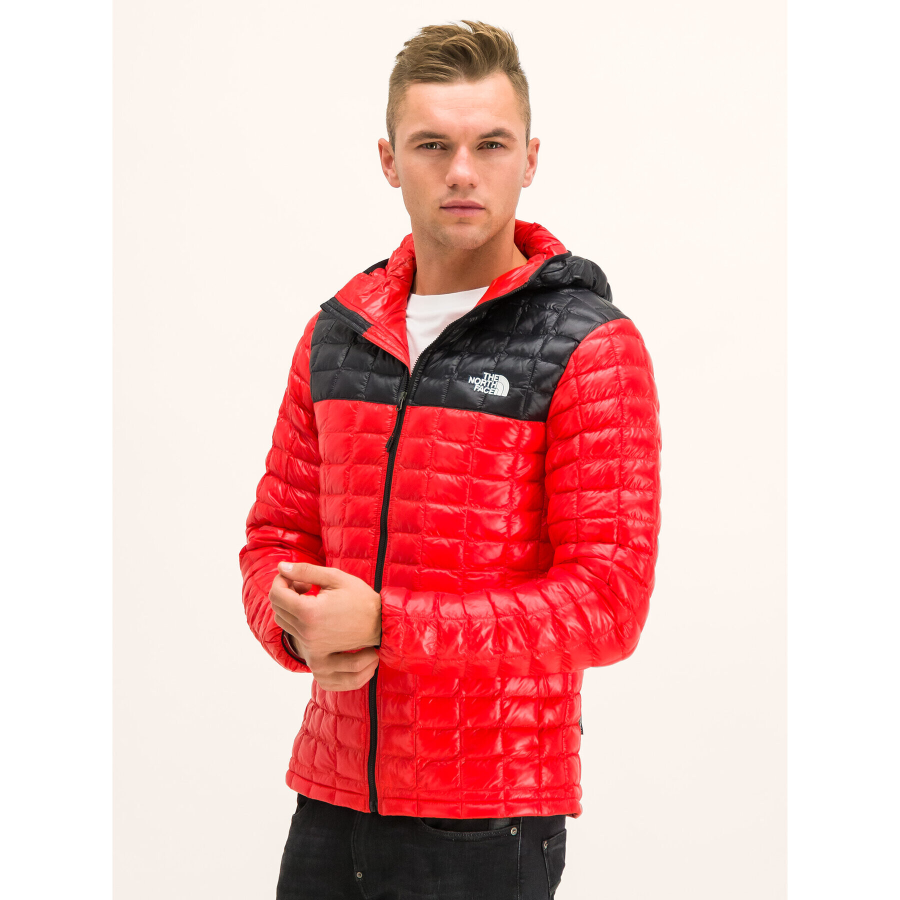 The North Face Пухено яке Thermoball Eco NF0A3Y3M Червен Slim Fit - Pepit.bg