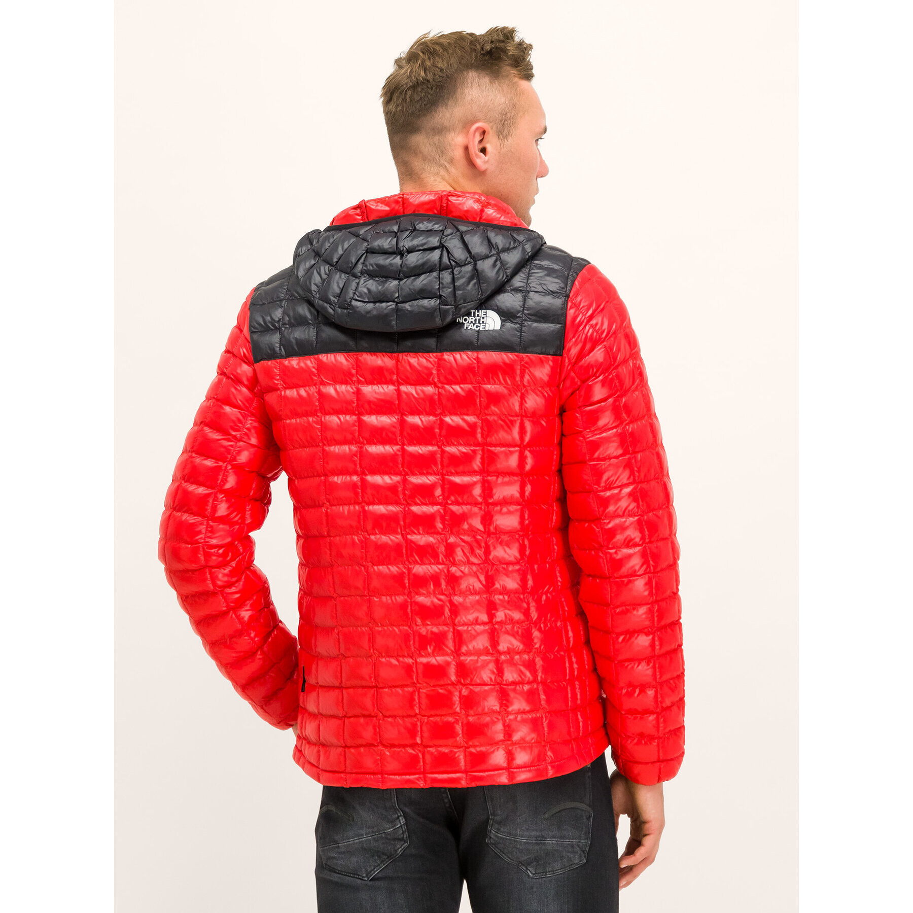 The North Face Пухено яке Thermoball Eco NF0A3Y3M Червен Slim Fit - Pepit.bg