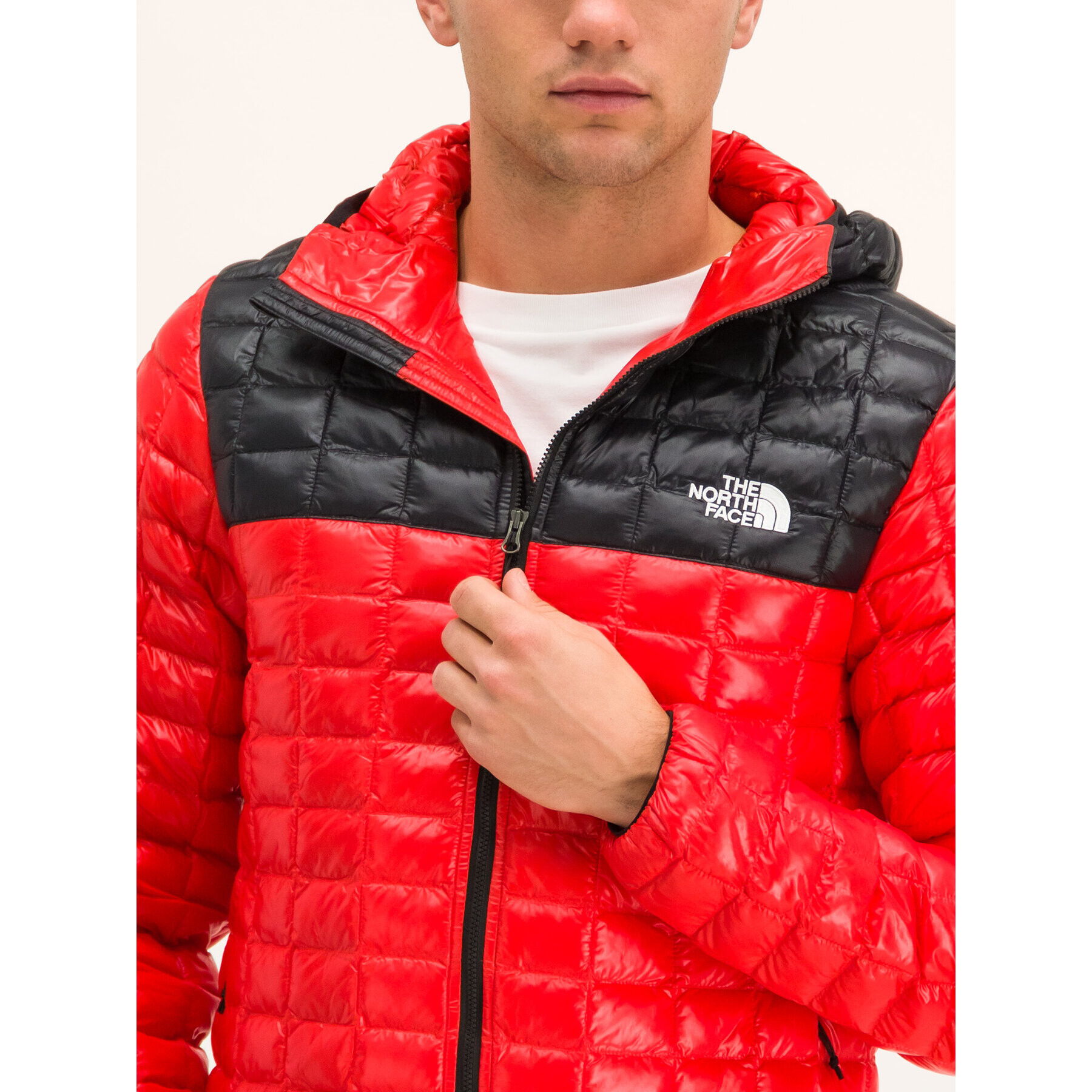 The North Face Пухено яке Thermoball Eco NF0A3Y3M Червен Slim Fit - Pepit.bg