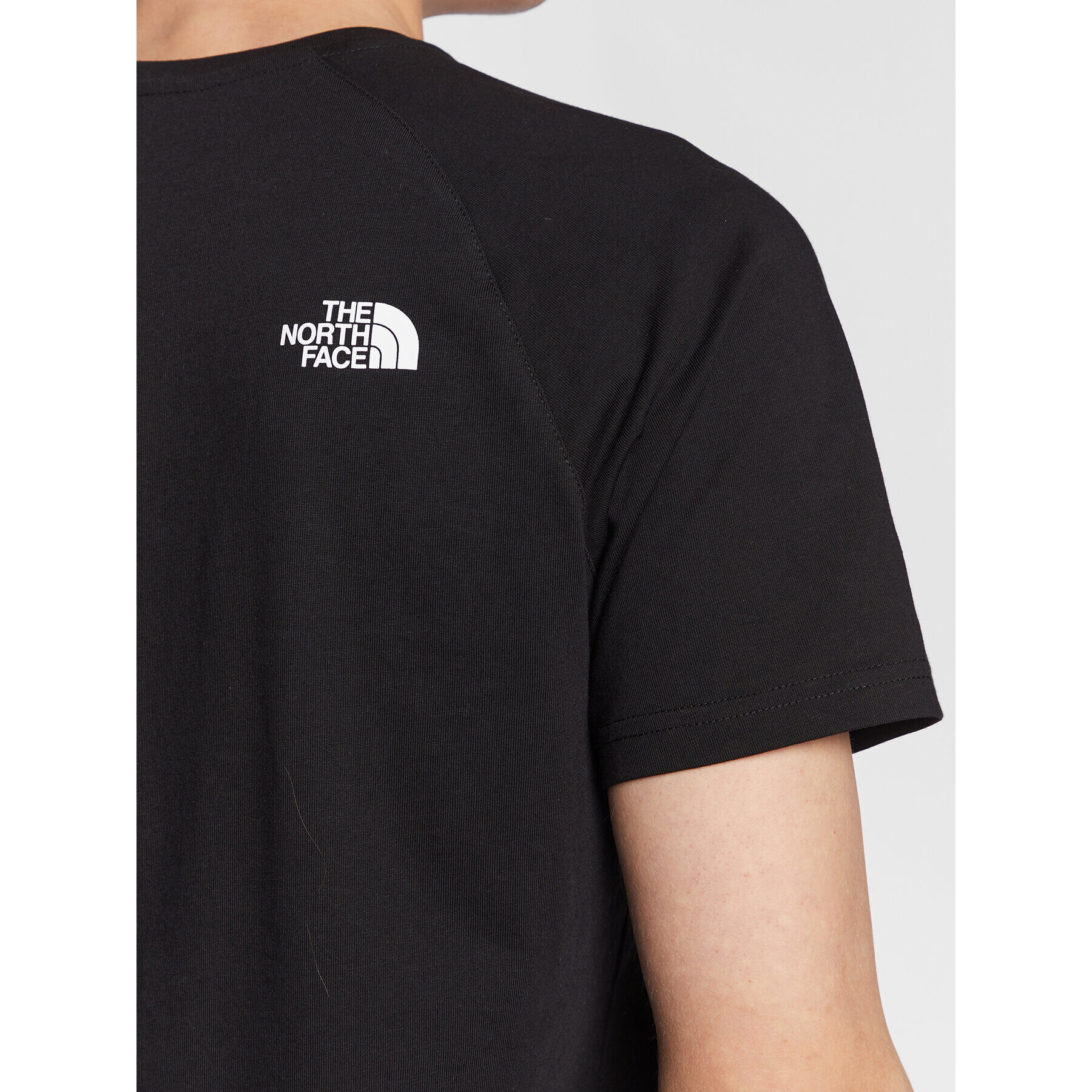 The North Face Тишърт Raglan Easy NF0A37FV Черен Regular Fit - Pepit.bg
