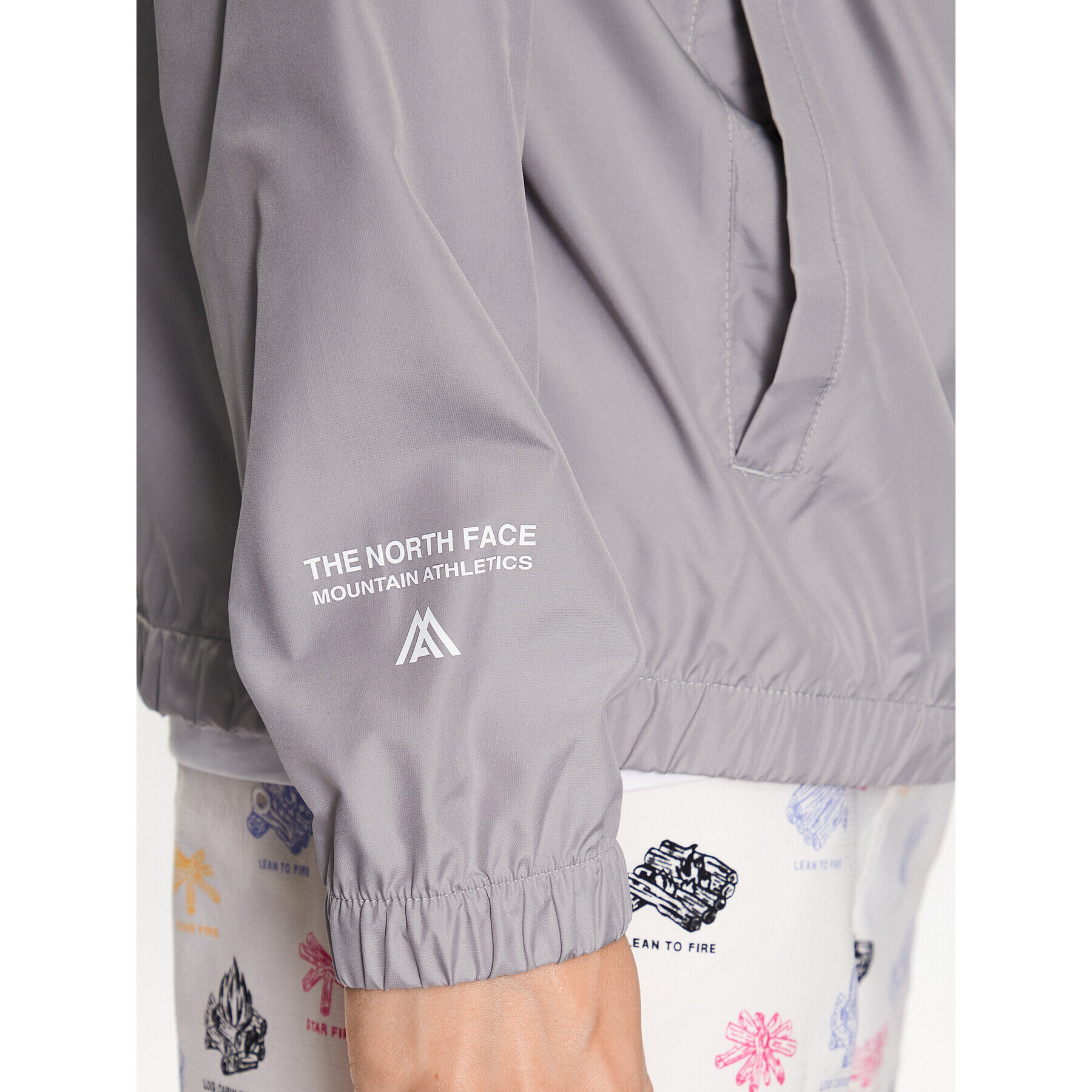 The North Face Ветровка Ma Wind NF0A823X Сив Regular Fit - Pepit.bg