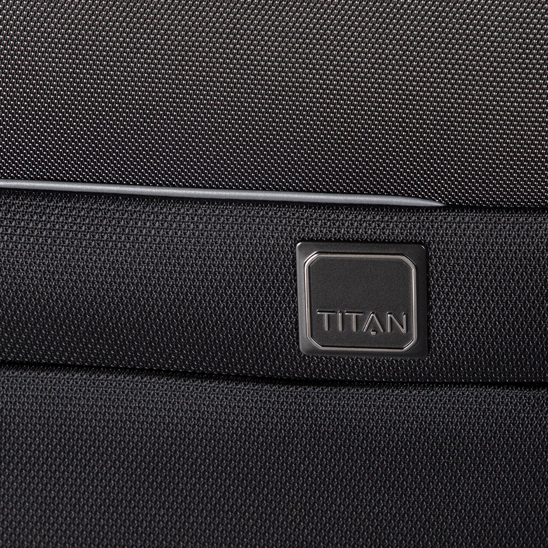 Titan Малък текстилен куфар 391406-01 Черен - Pepit.bg