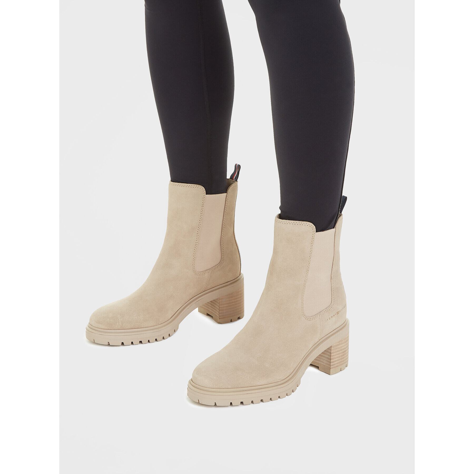 Tommy Hilfiger Боти Essential Midheel Suede Bootie FW0FW07522 Бежов - Pepit.bg