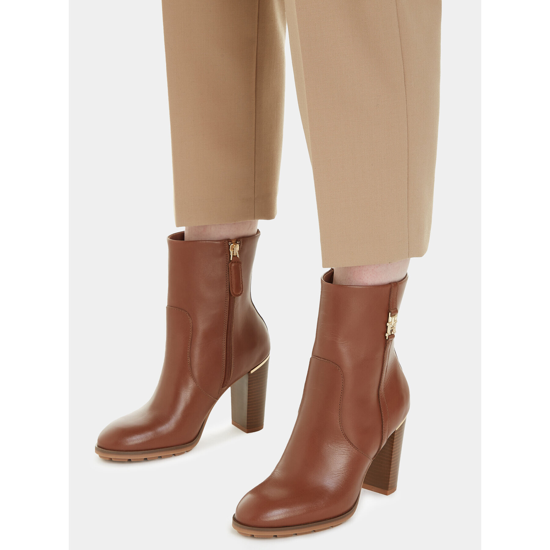 Tommy Hilfiger Боти Feminine Th Hardware Bootie FW0FW07540 Кафяв - Pepit.bg