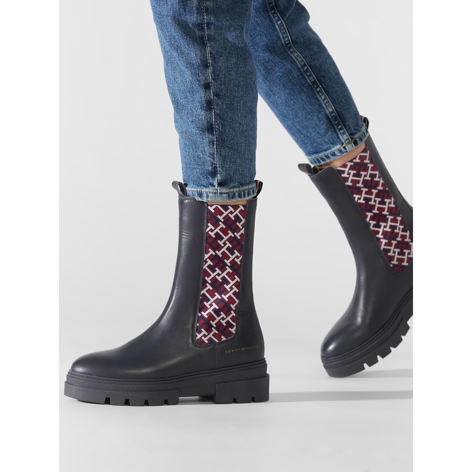 Tommy Hilfiger Боти тип челси Monogram Chelsea Boot FW0FW06872 Сребрист - Pepit.bg