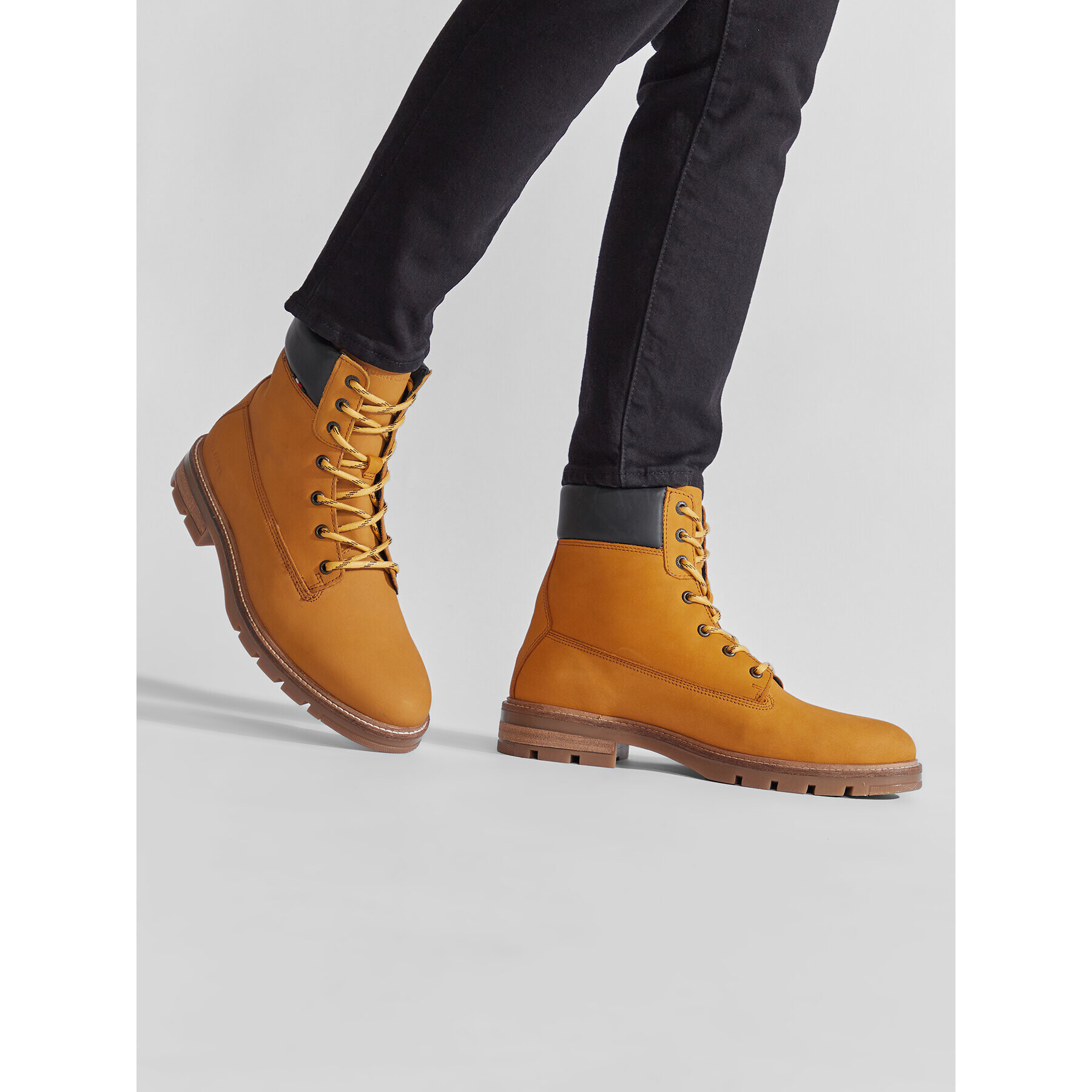 Tommy Hilfiger Ботуши Padded Nubuck Boot FM0FM04205 Кафяв - Pepit.bg