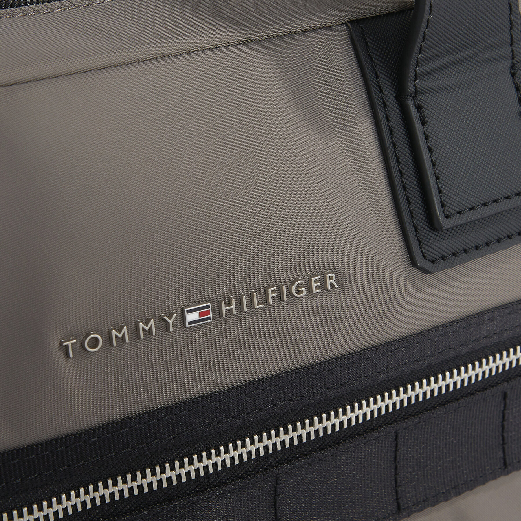 Tommy Hilfiger Чанта за лаптоп Th Elevated Nylon Computer Bag AM0AM11574 Сив - Pepit.bg