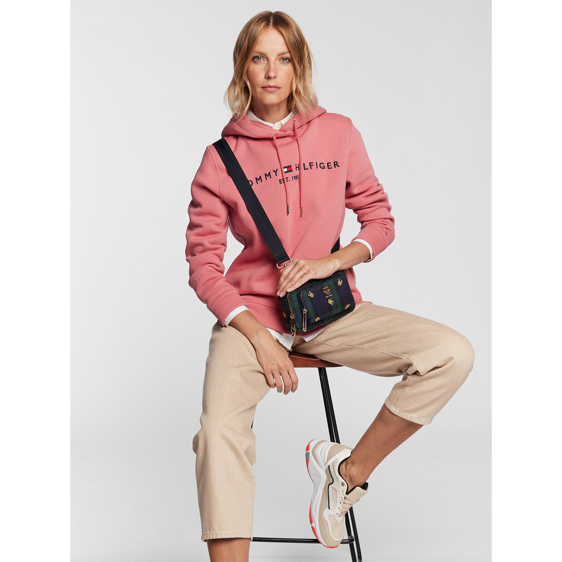 Tommy Hilfiger Дамска чанта Iconic Tommy Camerabag Bw AW0AW14184 Тъмносин - Pepit.bg