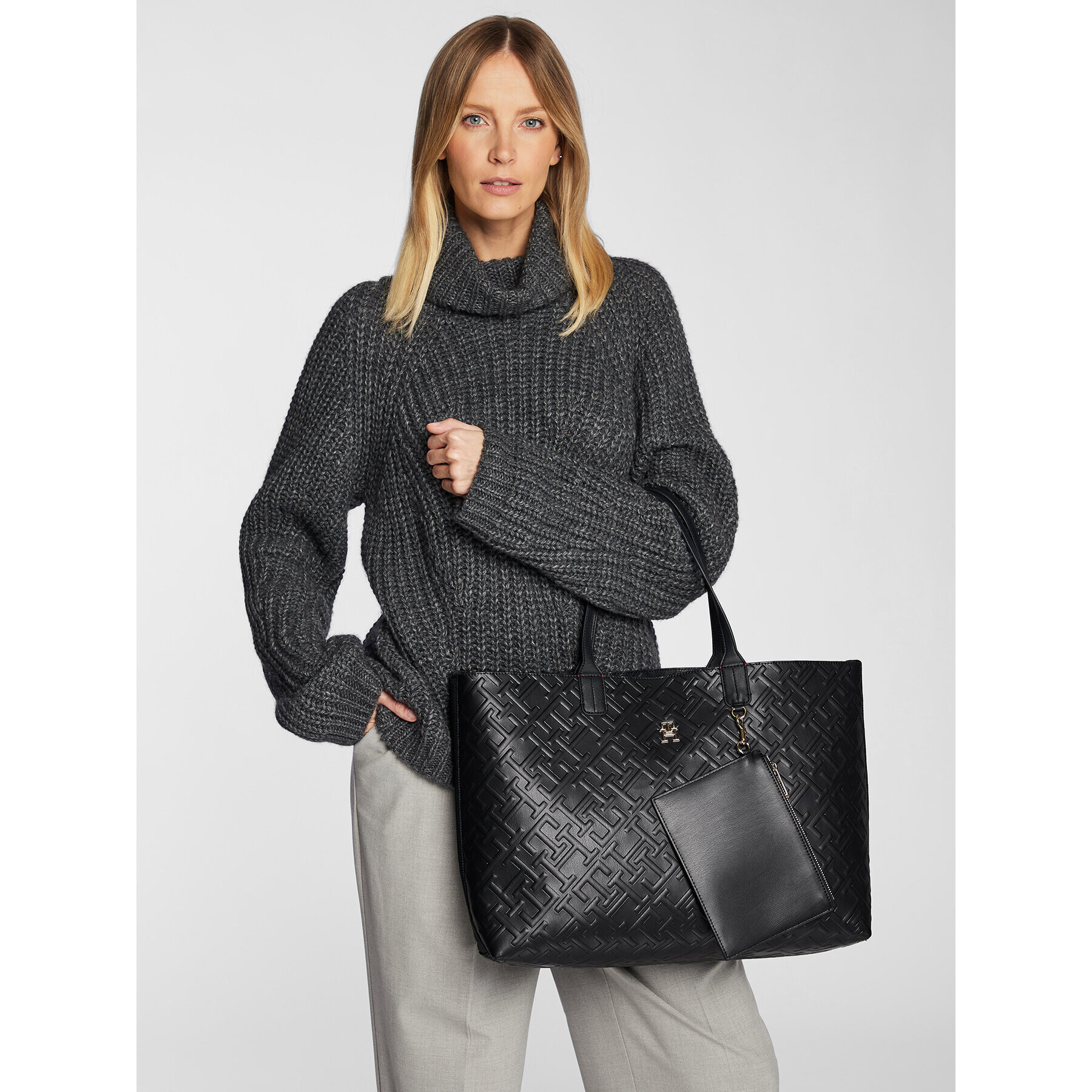 Tommy Hilfiger Дамска чанта Iconic Tommy Tote Mono AW0AW14374 Тъмносин - Pepit.bg