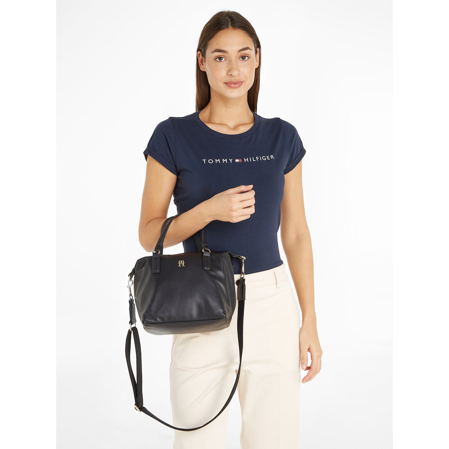 Tommy Hilfiger Дамска чанта Poppy Plus Small Tote AW0AW15592 Черен - Pepit.bg