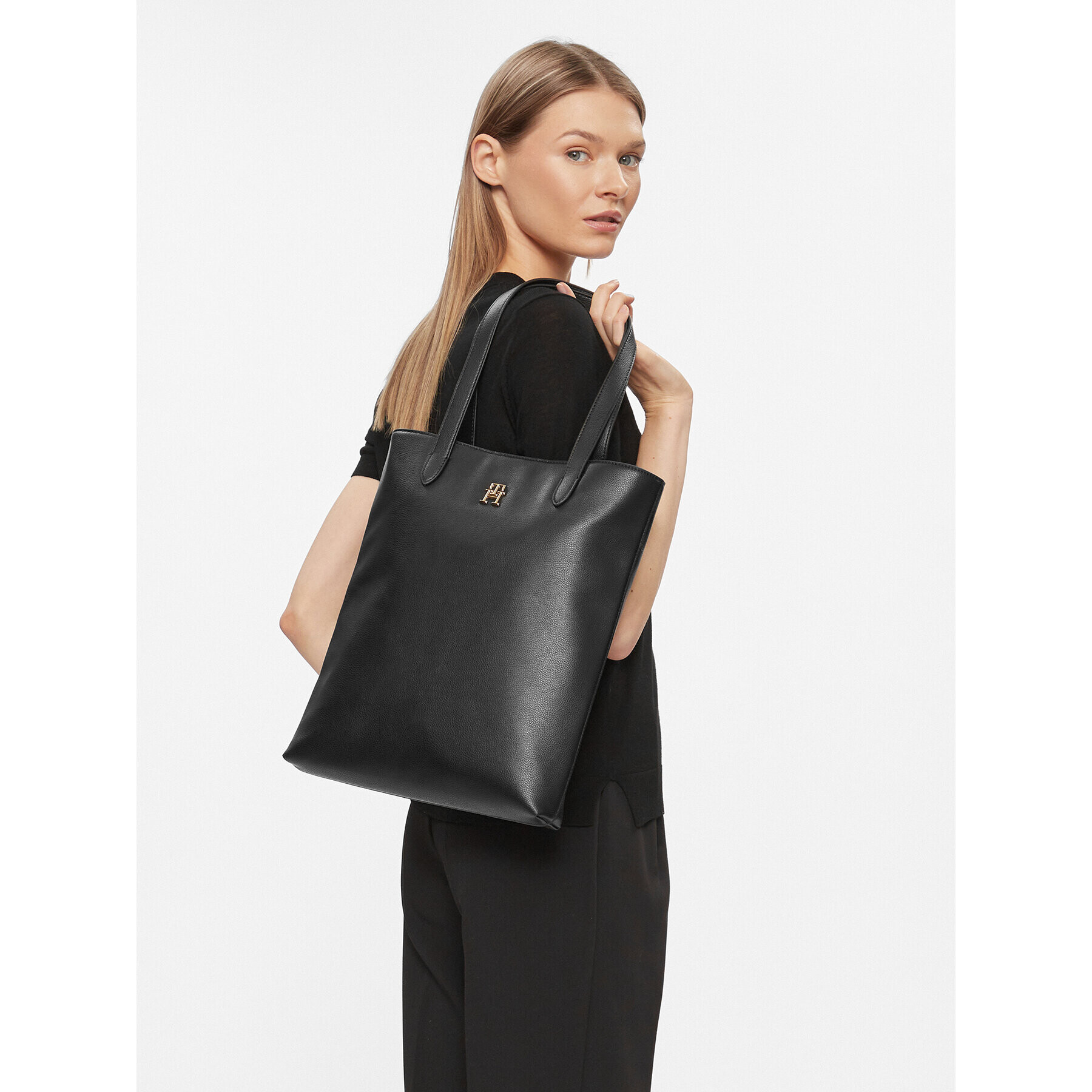 Tommy Hilfiger Дамска чанта Th Casual Slim Tote Ns AW0AW15050 Черен - Pepit.bg