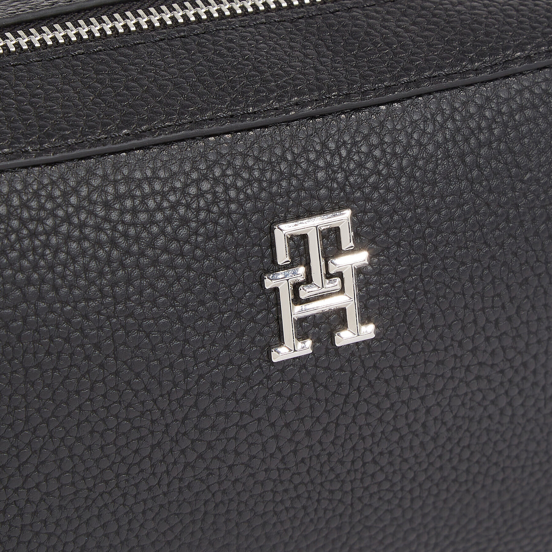 Tommy Hilfiger Дамска чанта Th Emblem Camera Bag AW0AW15179 Черен - Pepit.bg