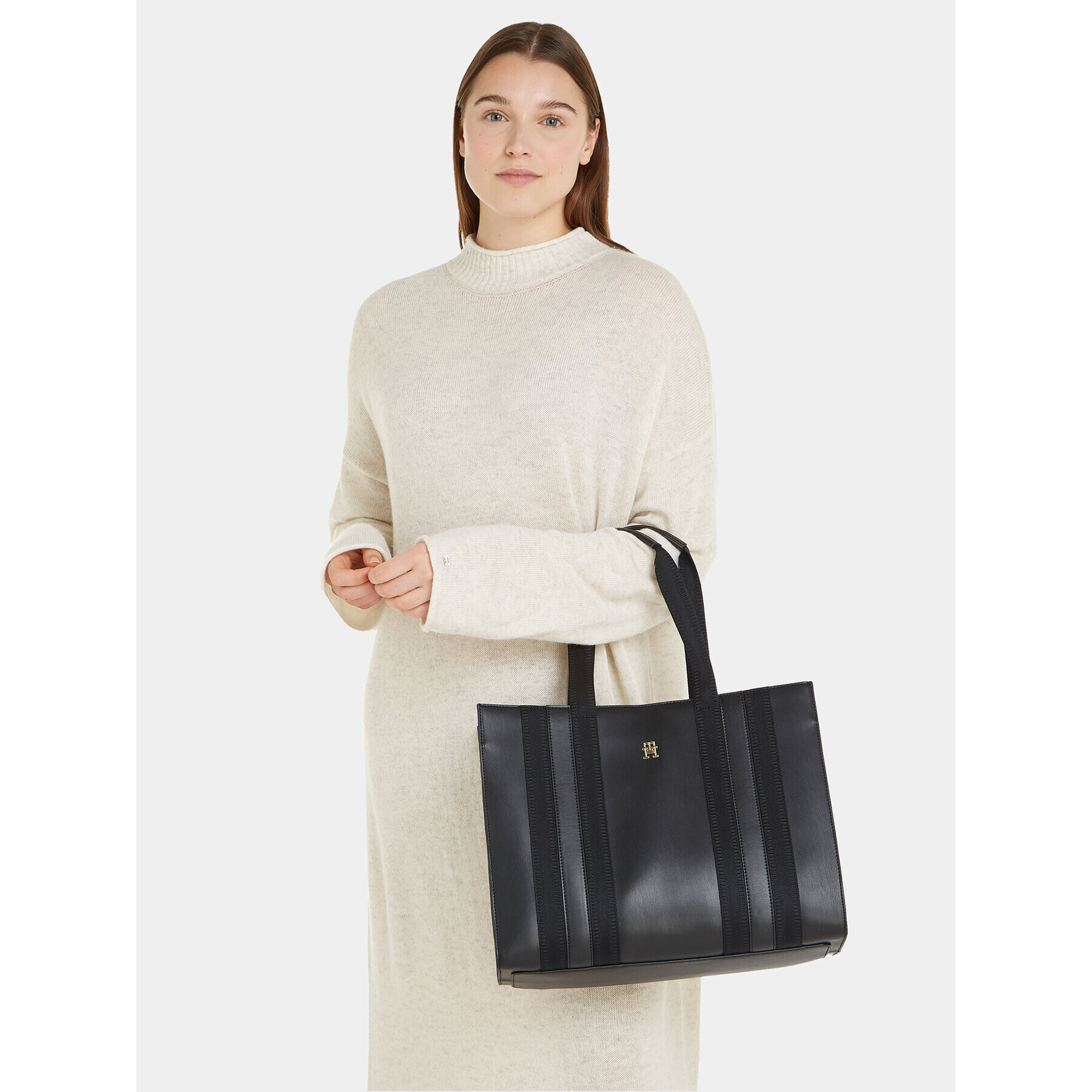 Tommy Hilfiger Дамска чанта Th Identity Med Tote AW0AW15569 Черен - Pepit.bg