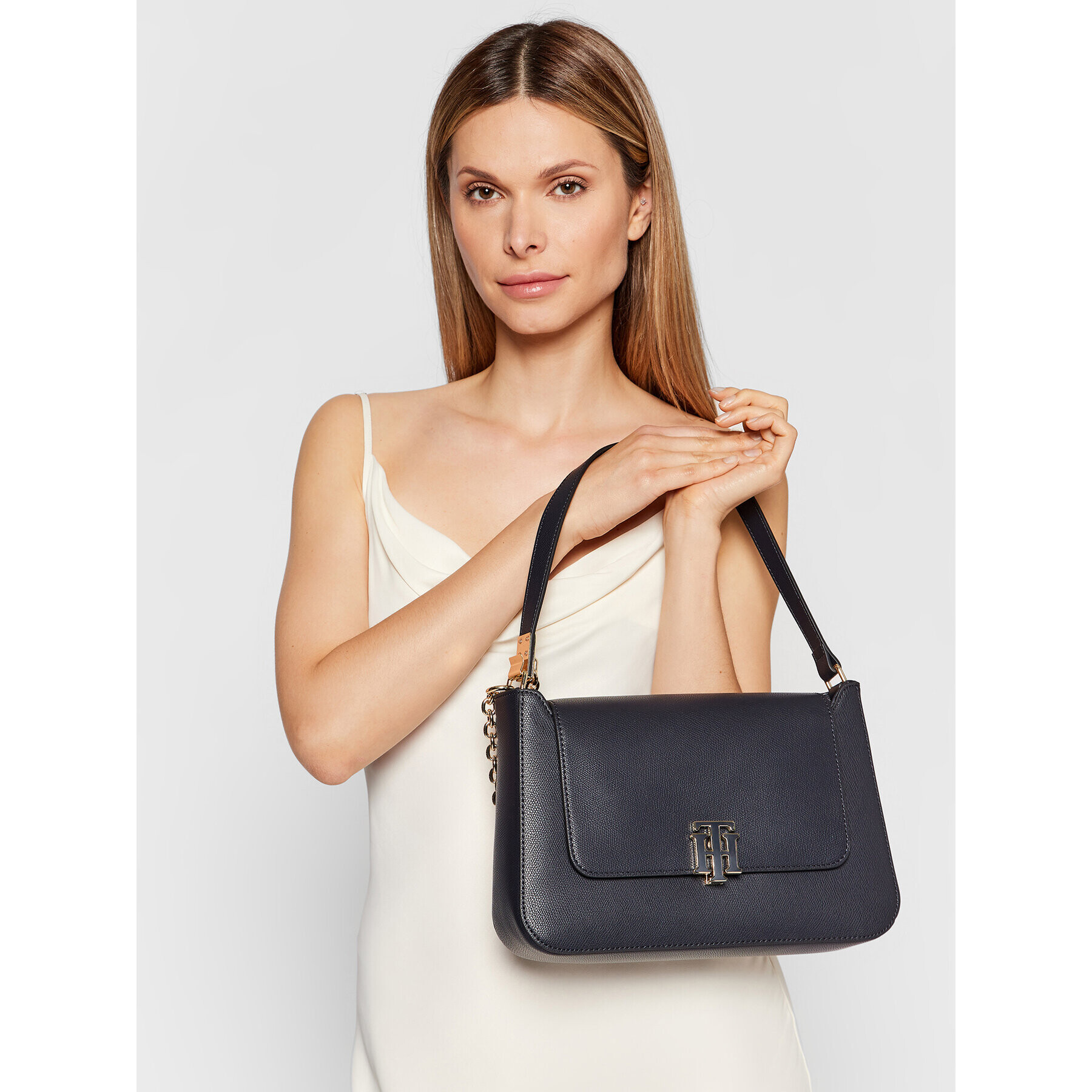 Tommy Hilfiger Дамска чанта Th Outline Shoulder Bag AW0AW11554 Тъмносин - Pepit.bg