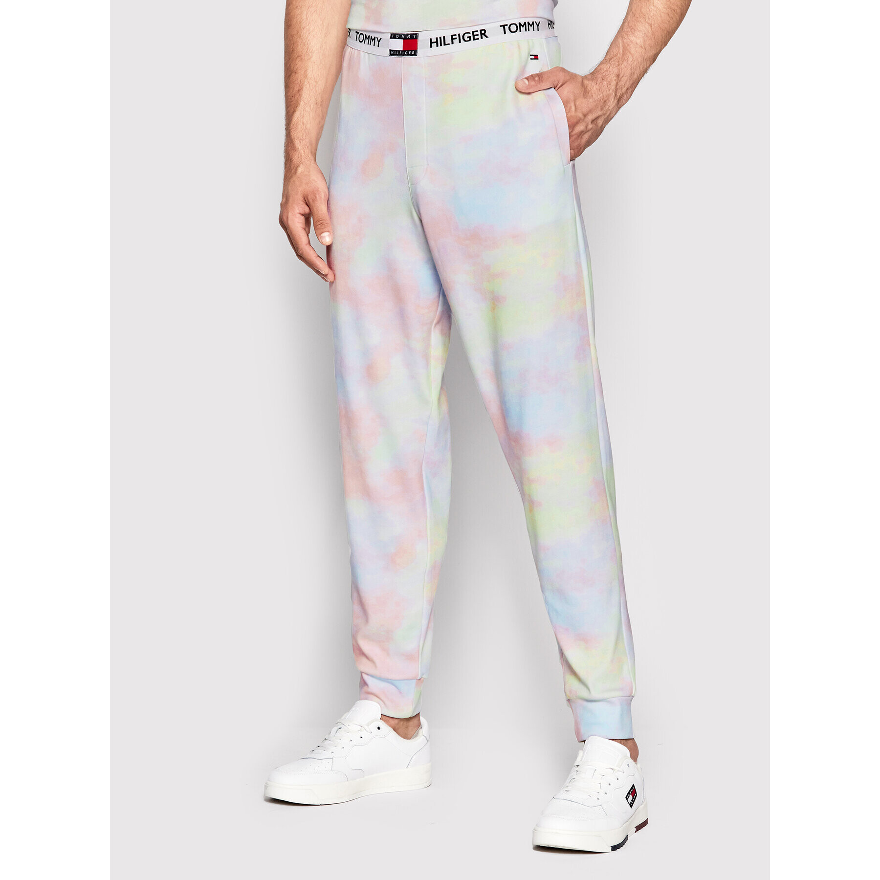 Tommy Hilfiger Долнище анцуг Cloud Dye UM0UM02588 Цветен Relaxed Fit - Pepit.bg