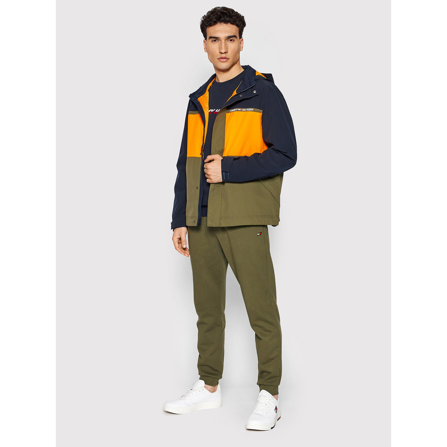 Tommy Hilfiger Долнище анцуг Essentials MW0MW22740 Зелен Regular Fit - Pepit.bg