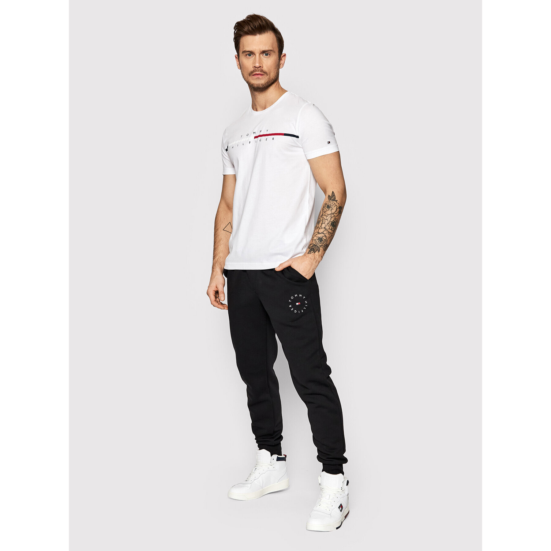 Tommy Hilfiger Долнище анцуг Roundall Graphic MW0MW22118 Черен Regular Fit - Pepit.bg