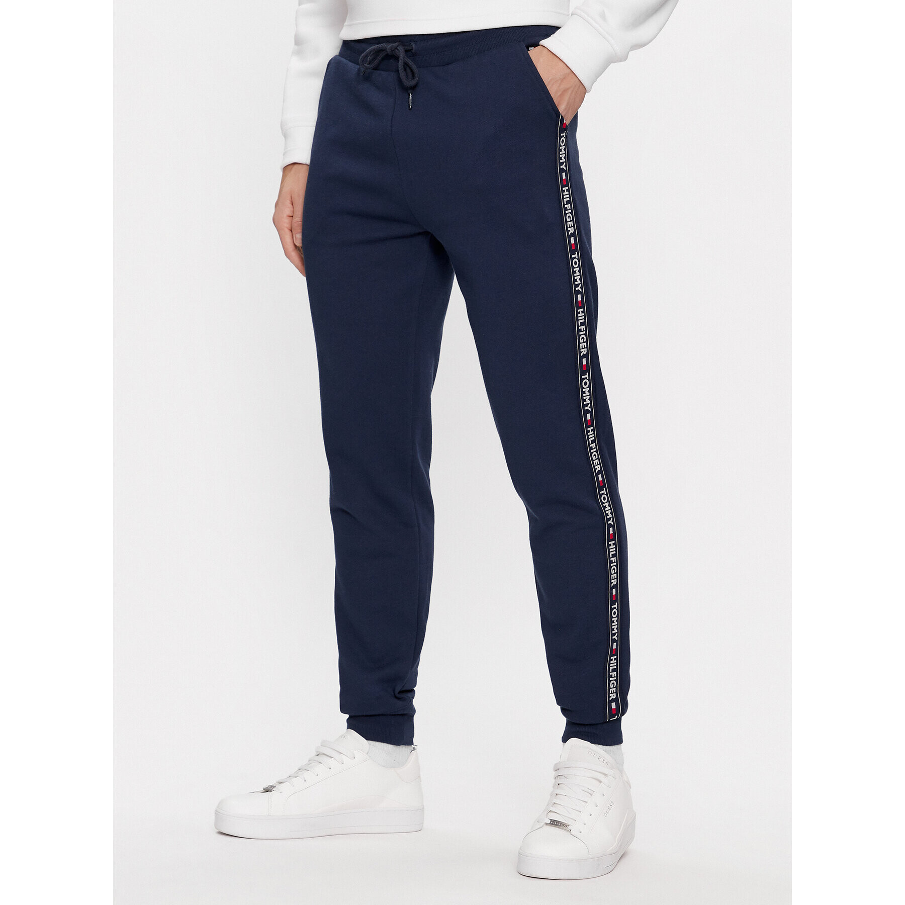 Tommy Hilfiger Долнище анцуг Trucker UM0UM00706 Тъмносин Regular Fit - Pepit.bg
