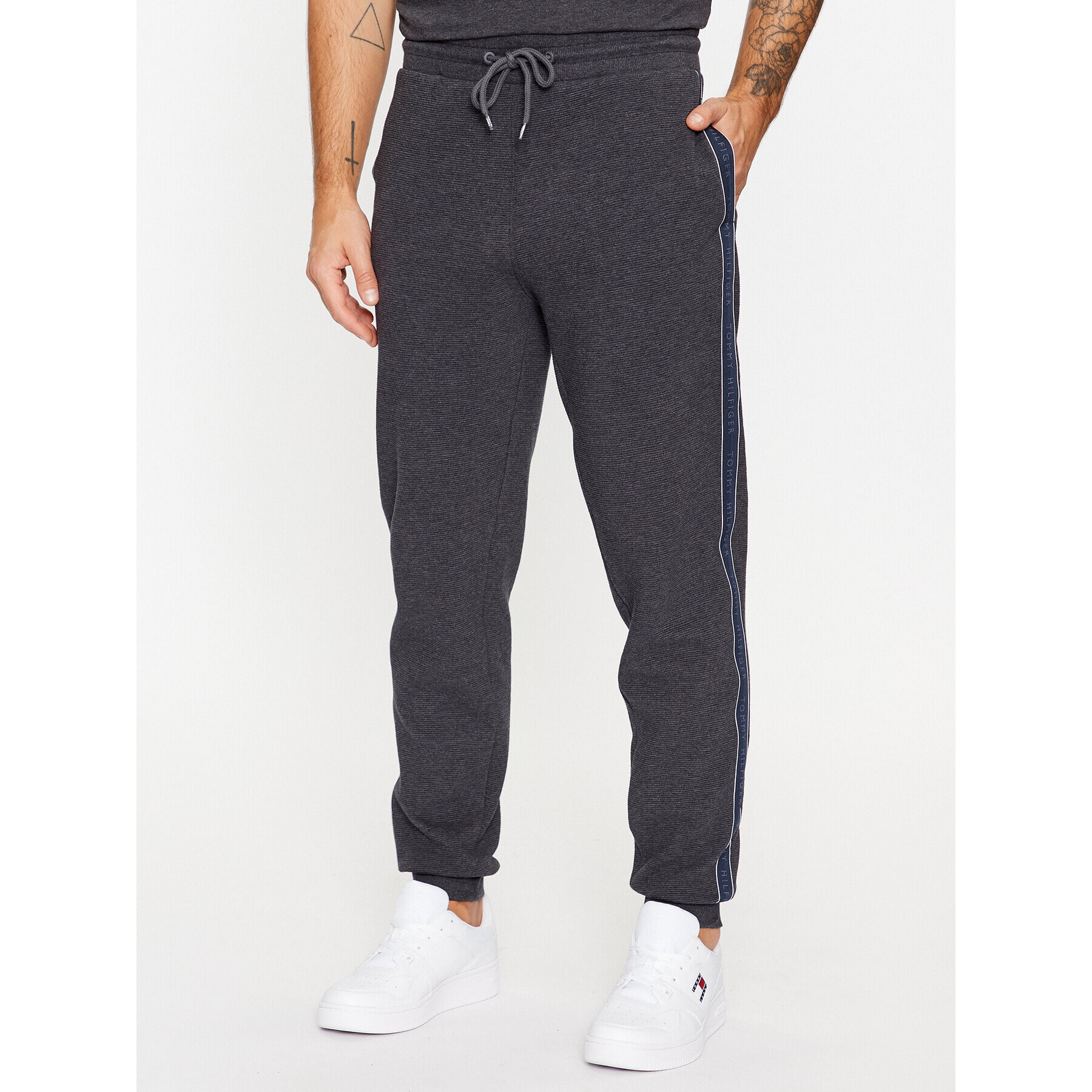 Tommy Hilfiger Долнище анцуг UM0UM03013 Сив Regular Fit - Pepit.bg