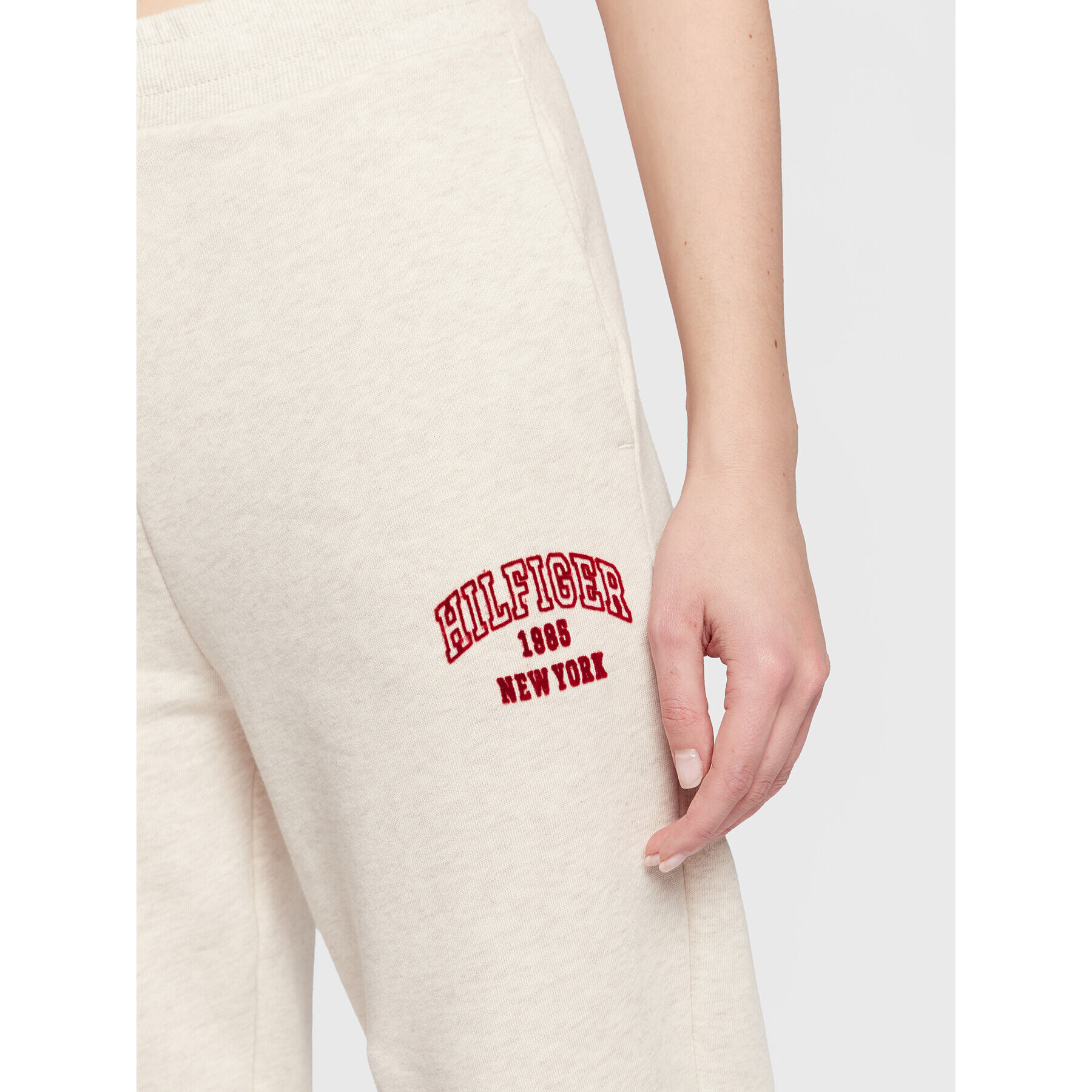 Tommy Hilfiger Долнище анцуг WW0WW36392 Бежов Regular Fit - Pepit.bg