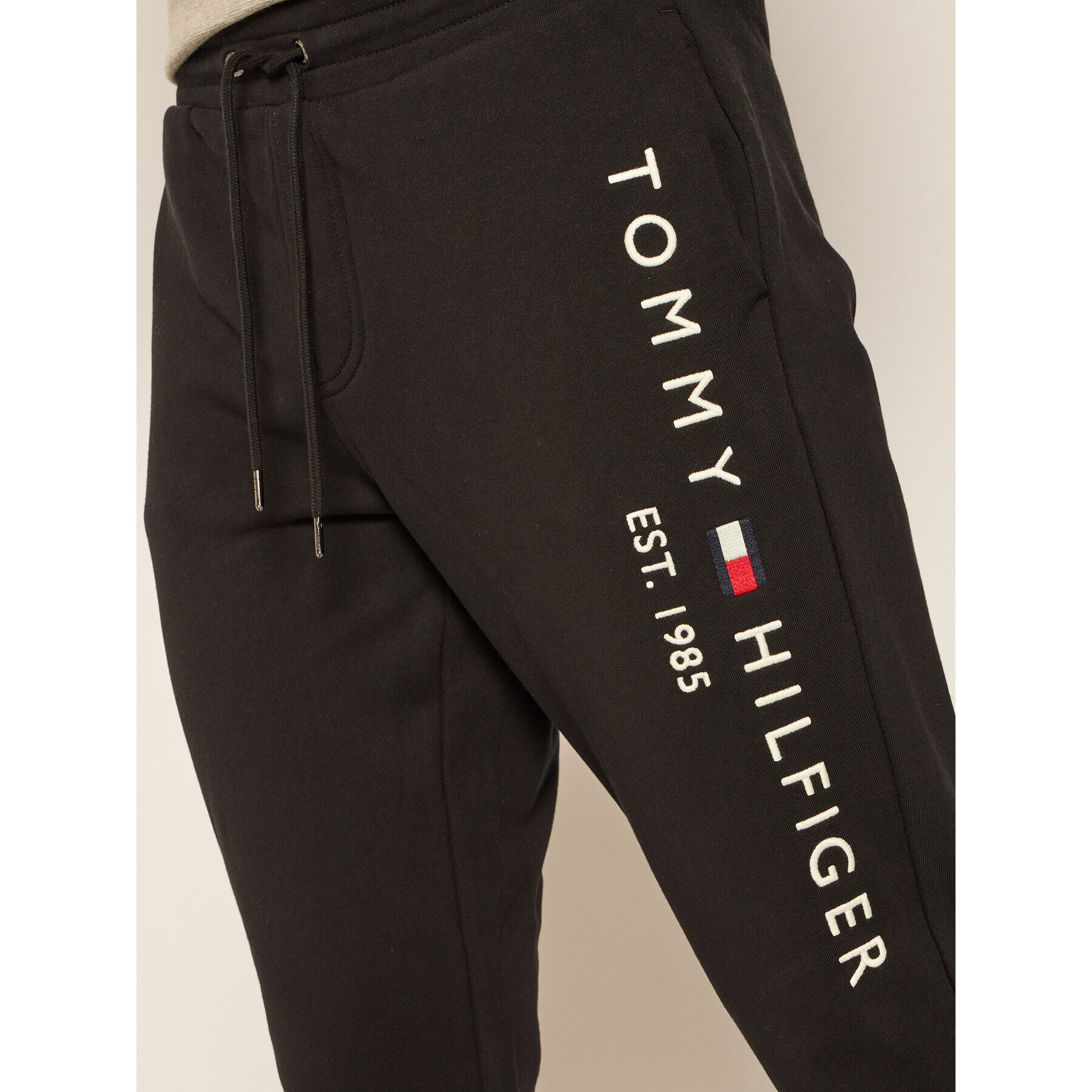 Tommy Hilfiger Долнище анцуг Basic Branded MW0MW08388 Черен Regular Fit - Pepit.bg