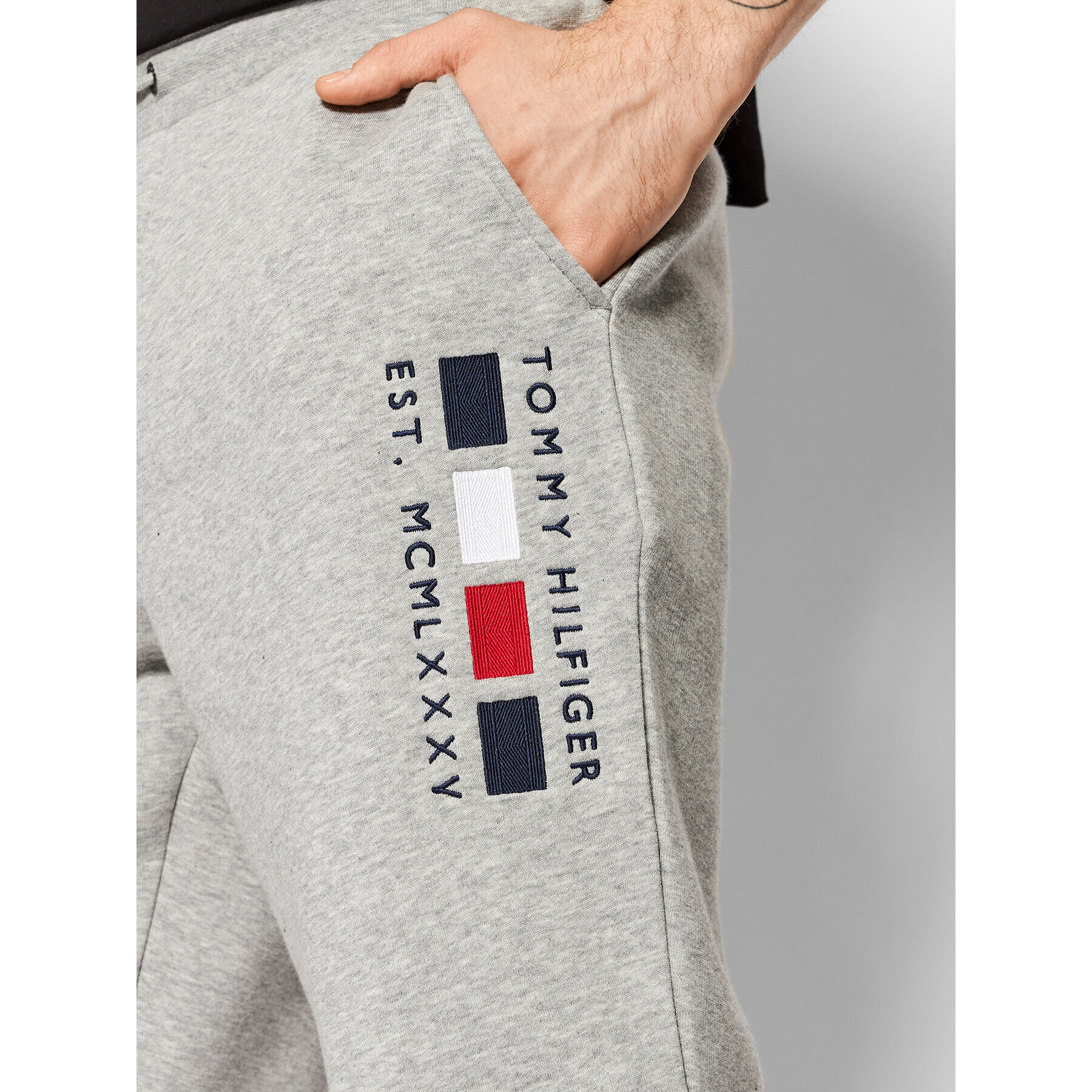 Tommy Hilfiger Долнище анцуг Four Flags MW0MW20134 Сив Regular Fit - Pepit.bg